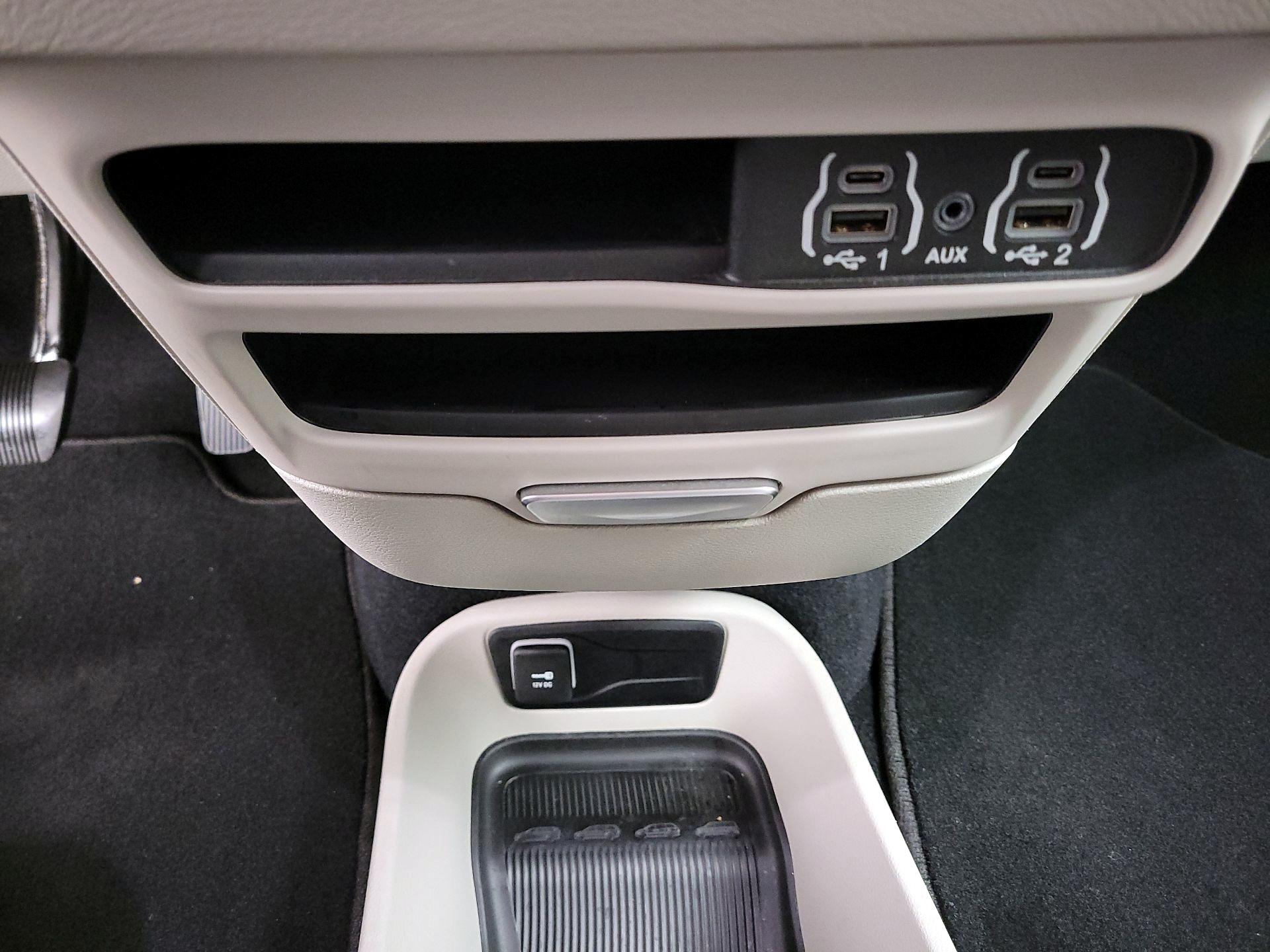 Thumbnail: 2024 Chrysler Pacifica - 18