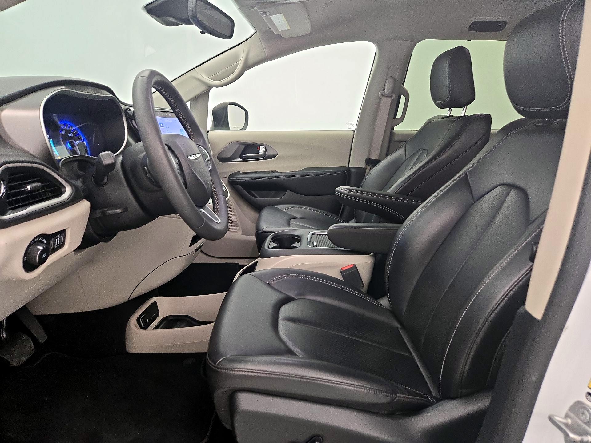 Thumbnail: 2023 Chrysler Pacifica - 11