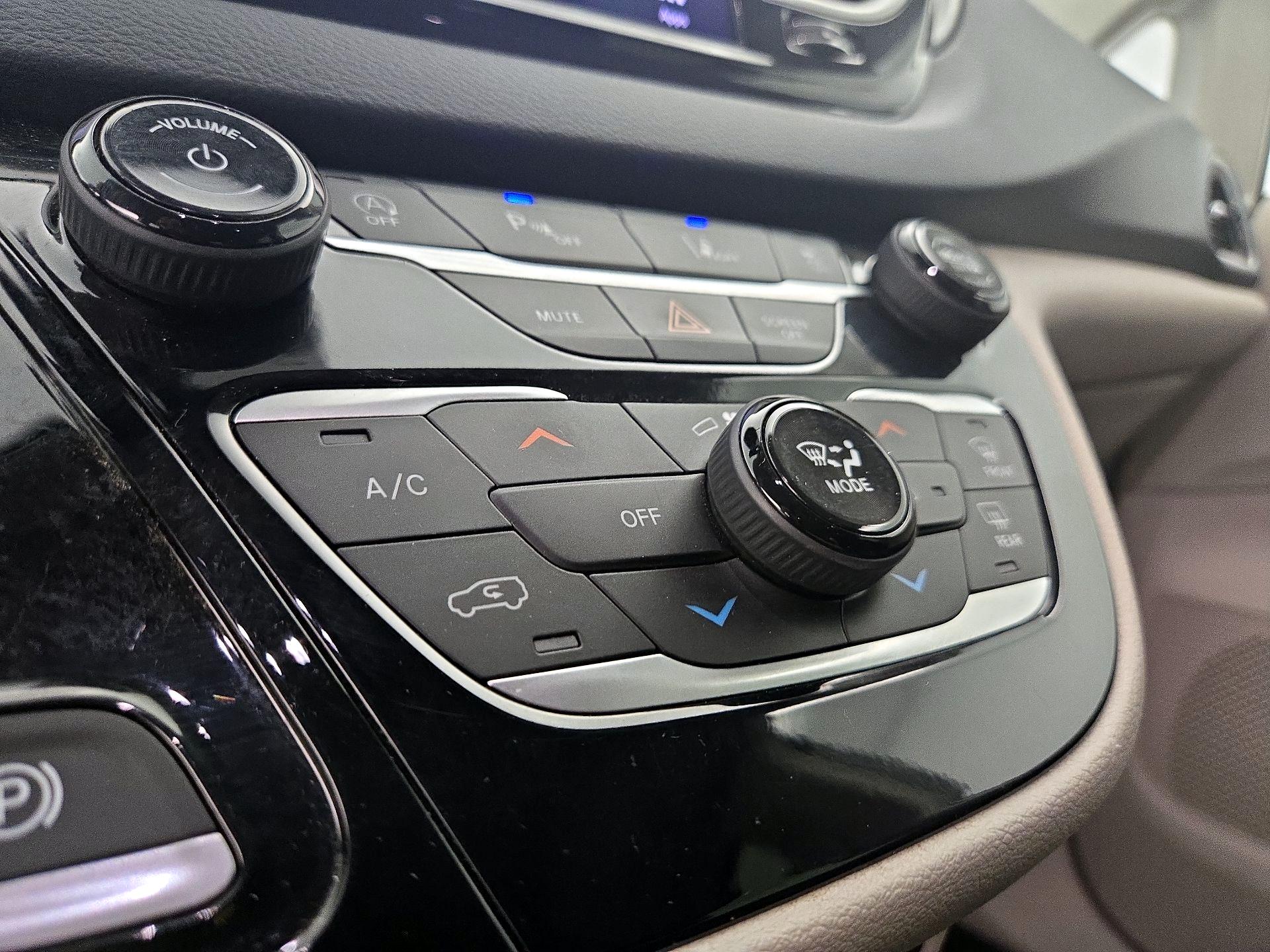 Thumbnail: 2023 Chrysler Pacifica - 16