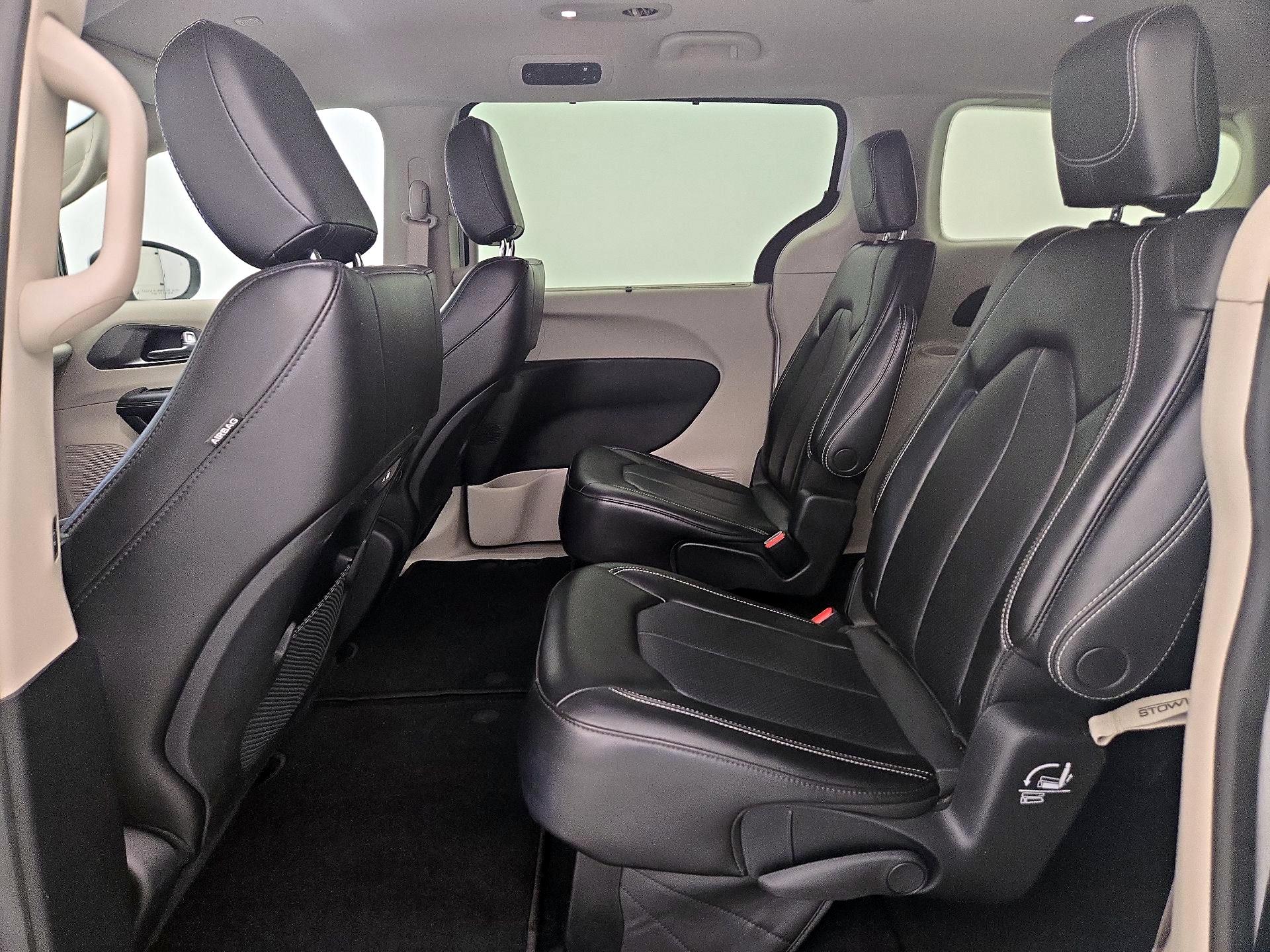 Thumbnail: 2023 Chrysler Pacifica - 19