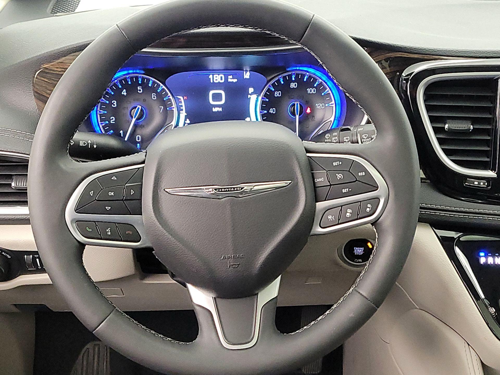 Thumbnail: 2023 Chrysler Pacifica - 10