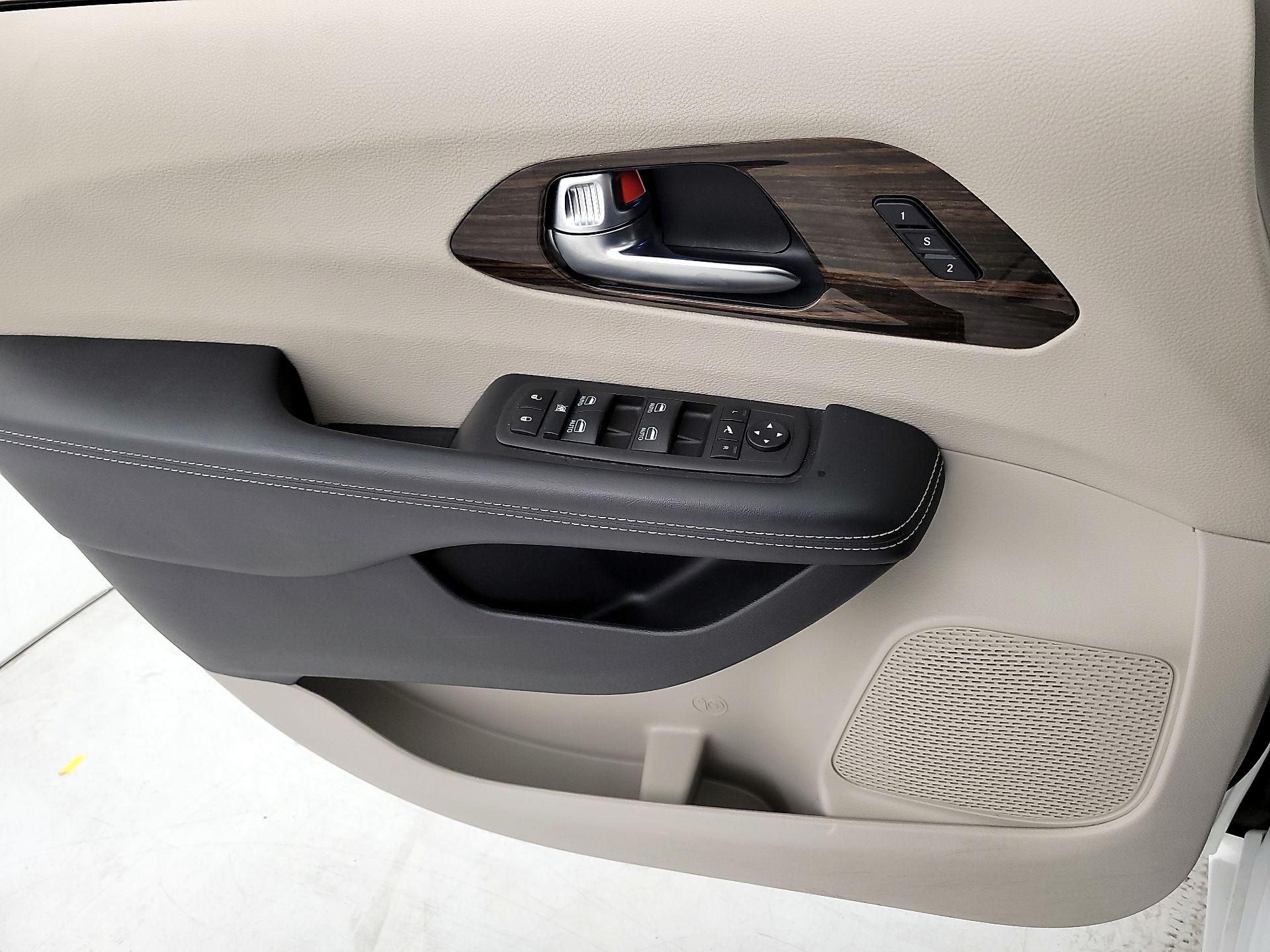 Thumbnail: 2023 Chrysler Pacifica - 12