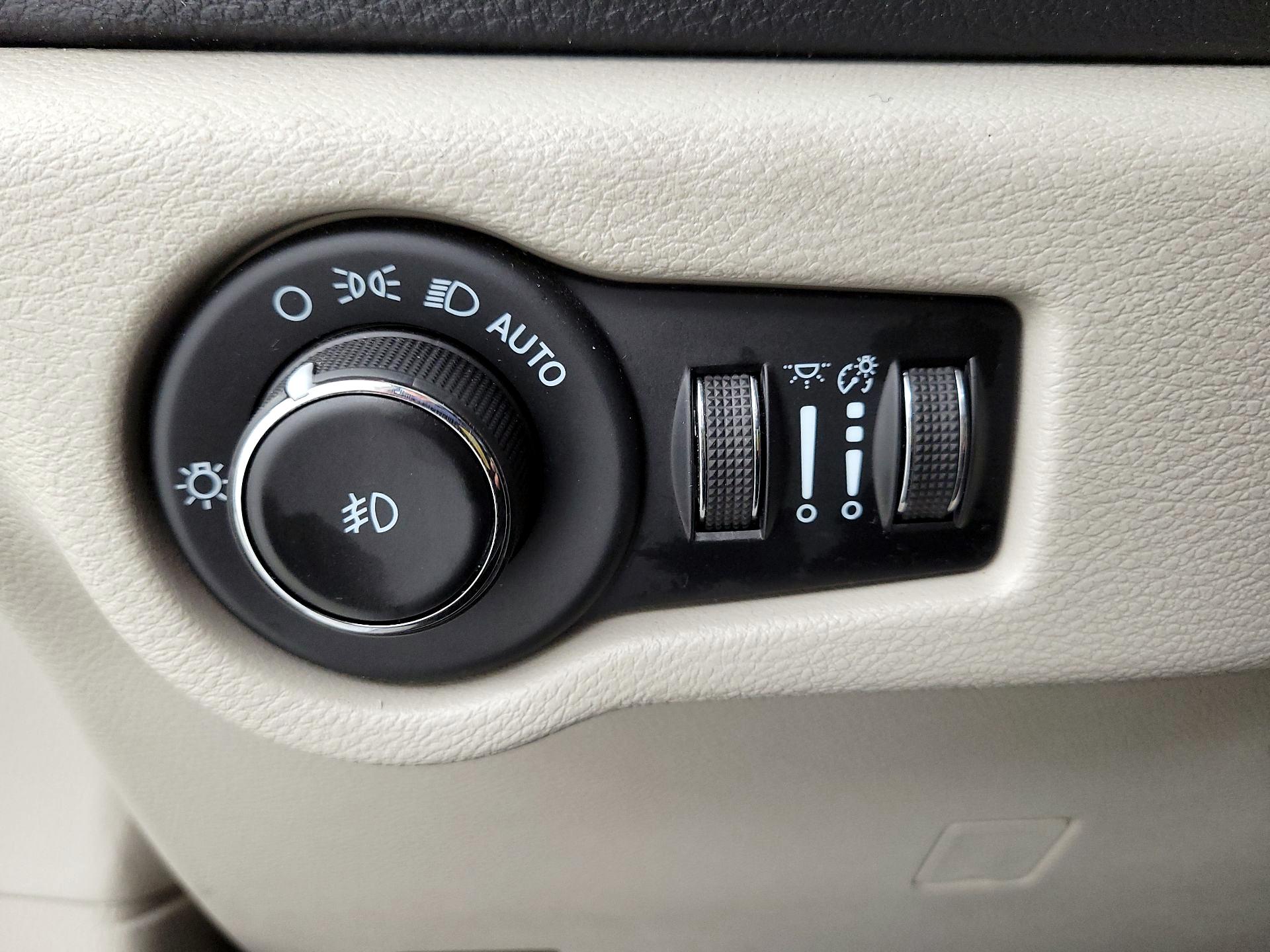 Thumbnail: 2023 Chrysler Pacifica - 13