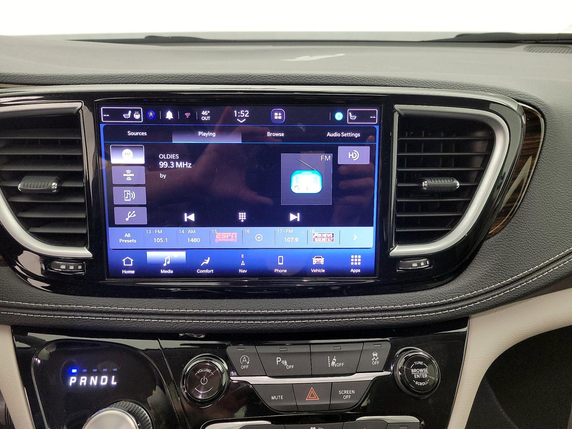 Thumbnail: 2023 Chrysler Pacifica - 16