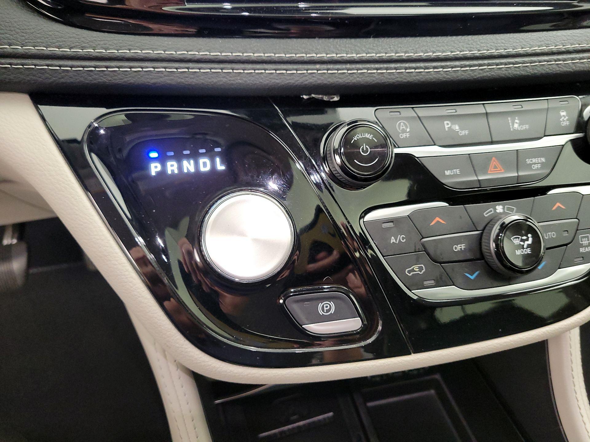 Thumbnail: 2023 Chrysler Pacifica - 18