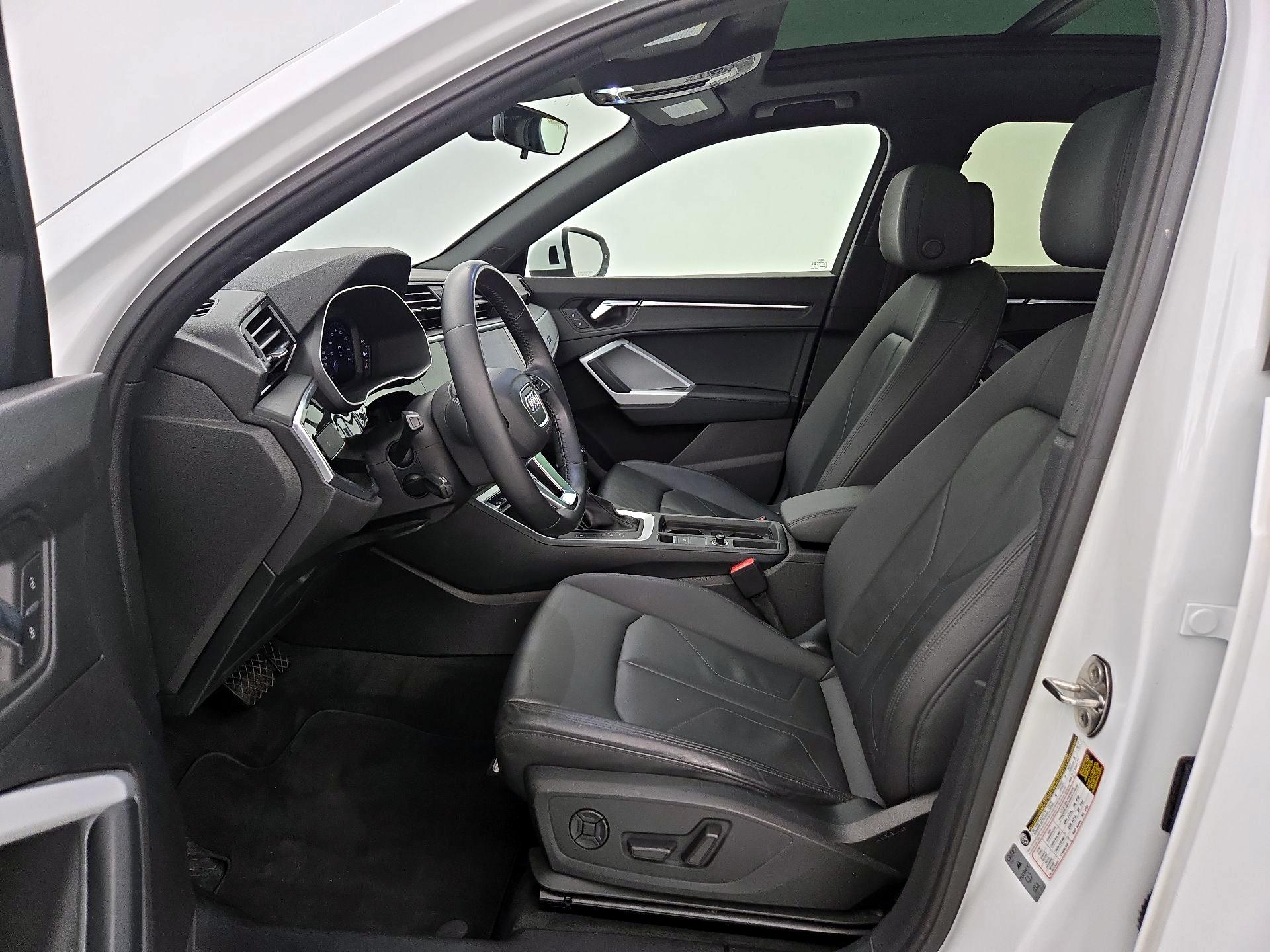 Thumbnail: 2020 Audi Q3 - 11