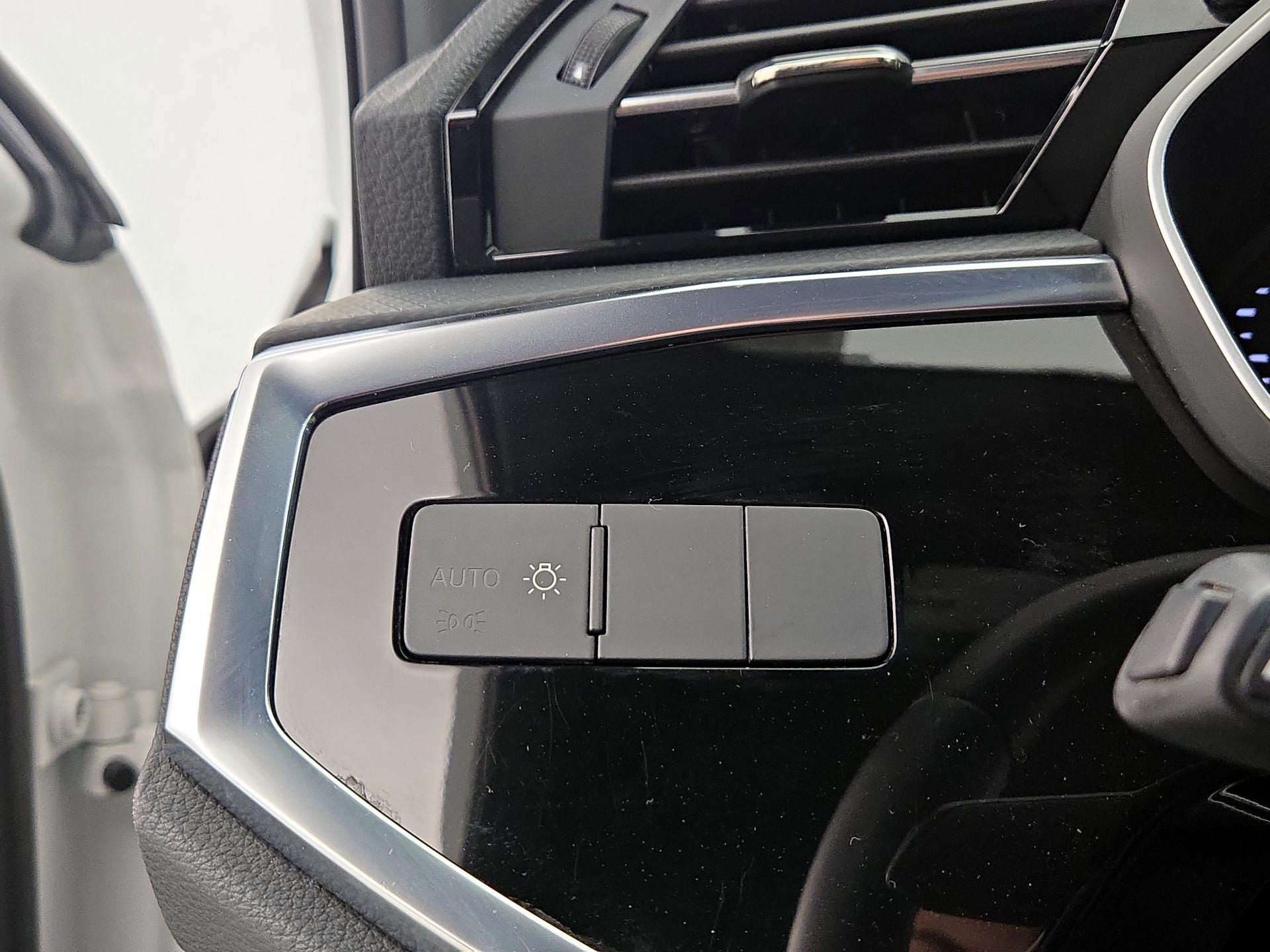 Thumbnail: 2020 Audi Q3 - 13