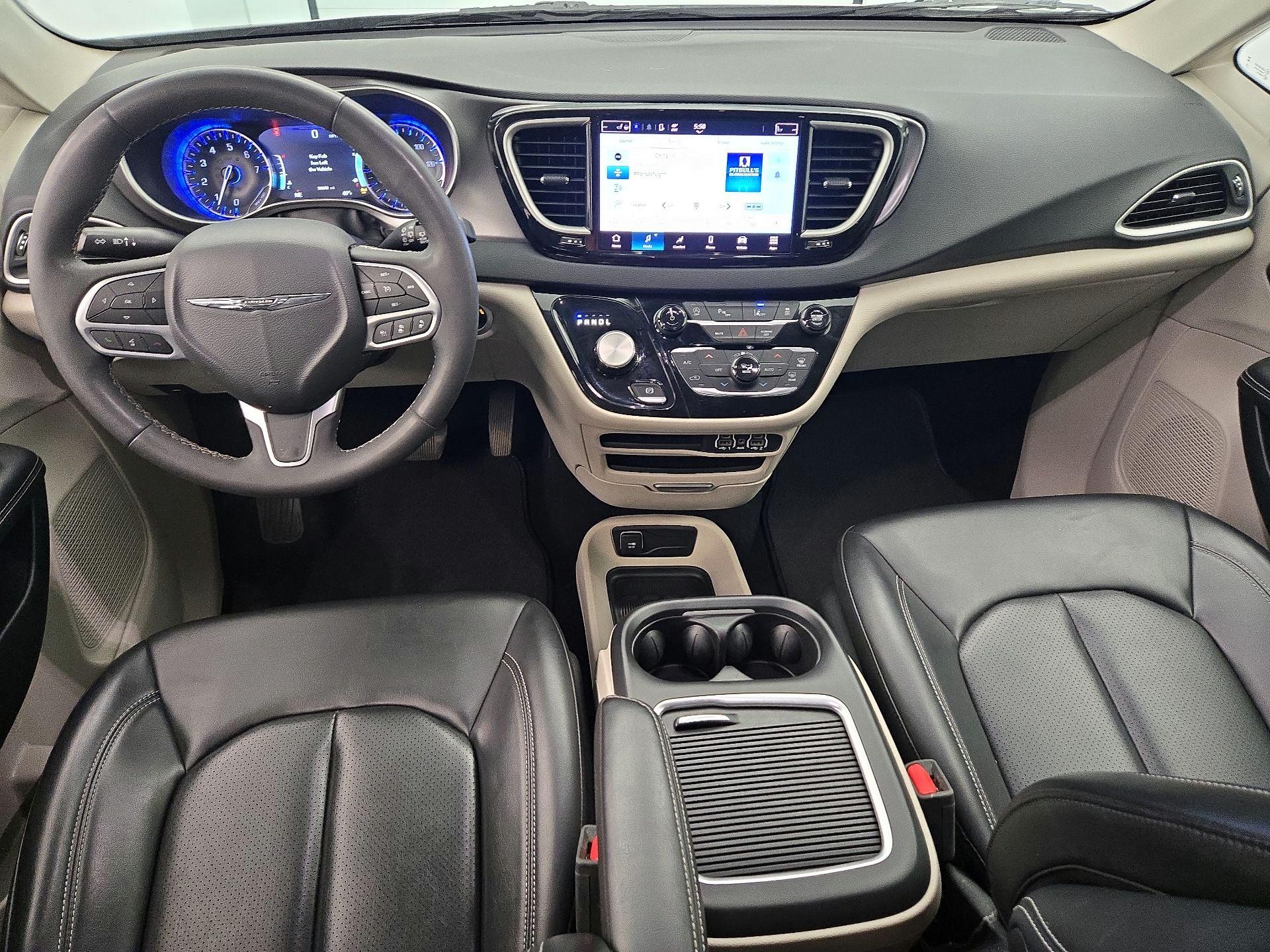 Thumbnail: 2023 Chrysler Pacifica - 9