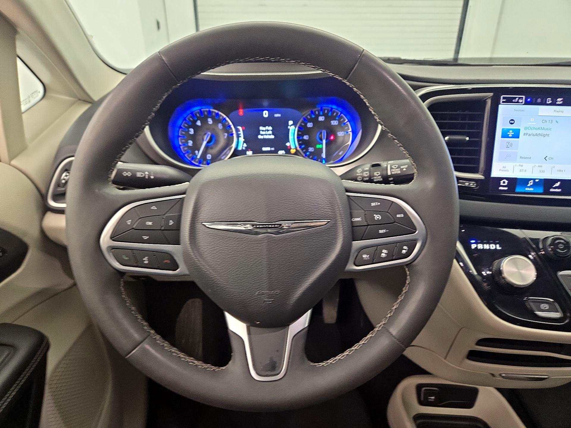 Thumbnail: 2023 Chrysler Pacifica - 10
