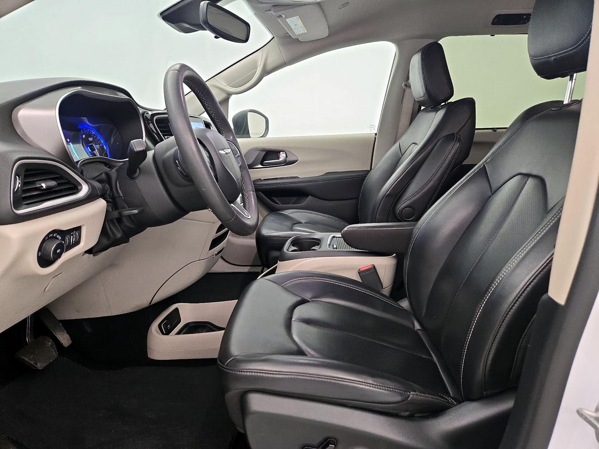 Thumbnail: 2023 Chrysler Pacifica - 11
