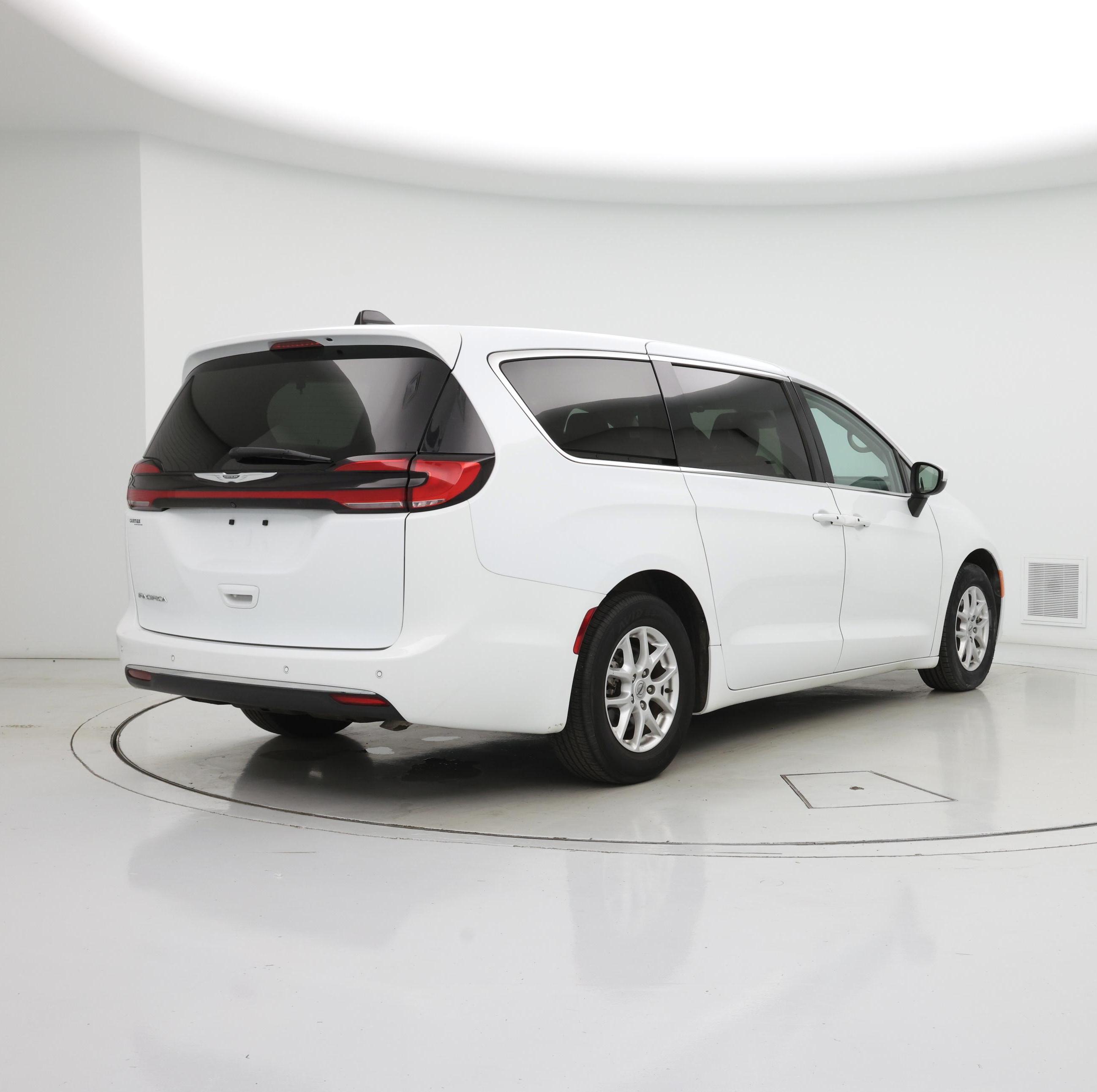 Thumbnail: 2023 Chrysler Pacifica - 8