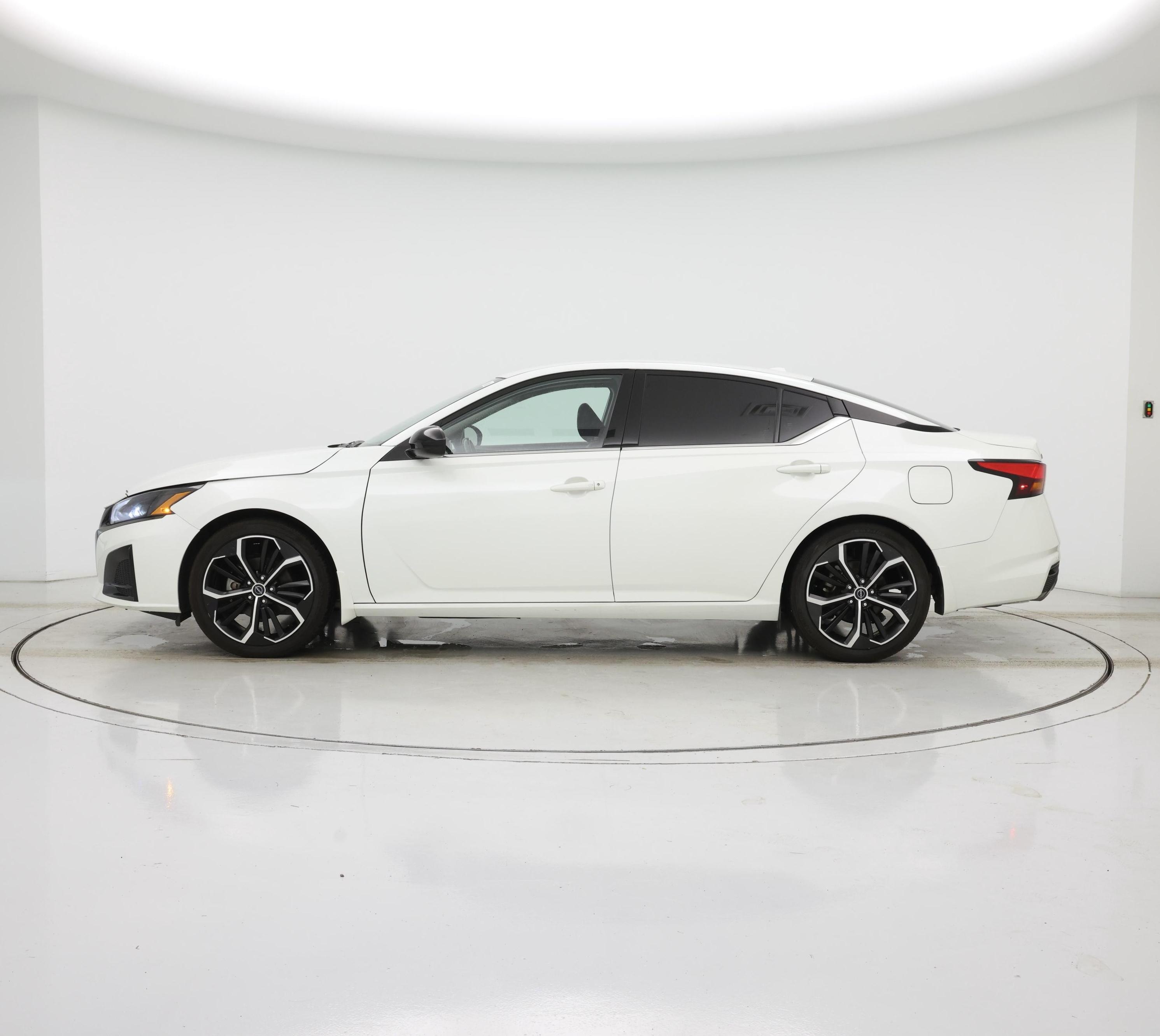 Thumbnail: 2023 Nissan Altima - 3