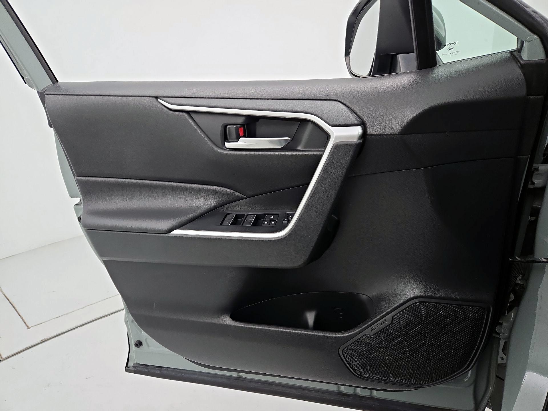 Thumbnail: 2022 Toyota RAV4 - 12