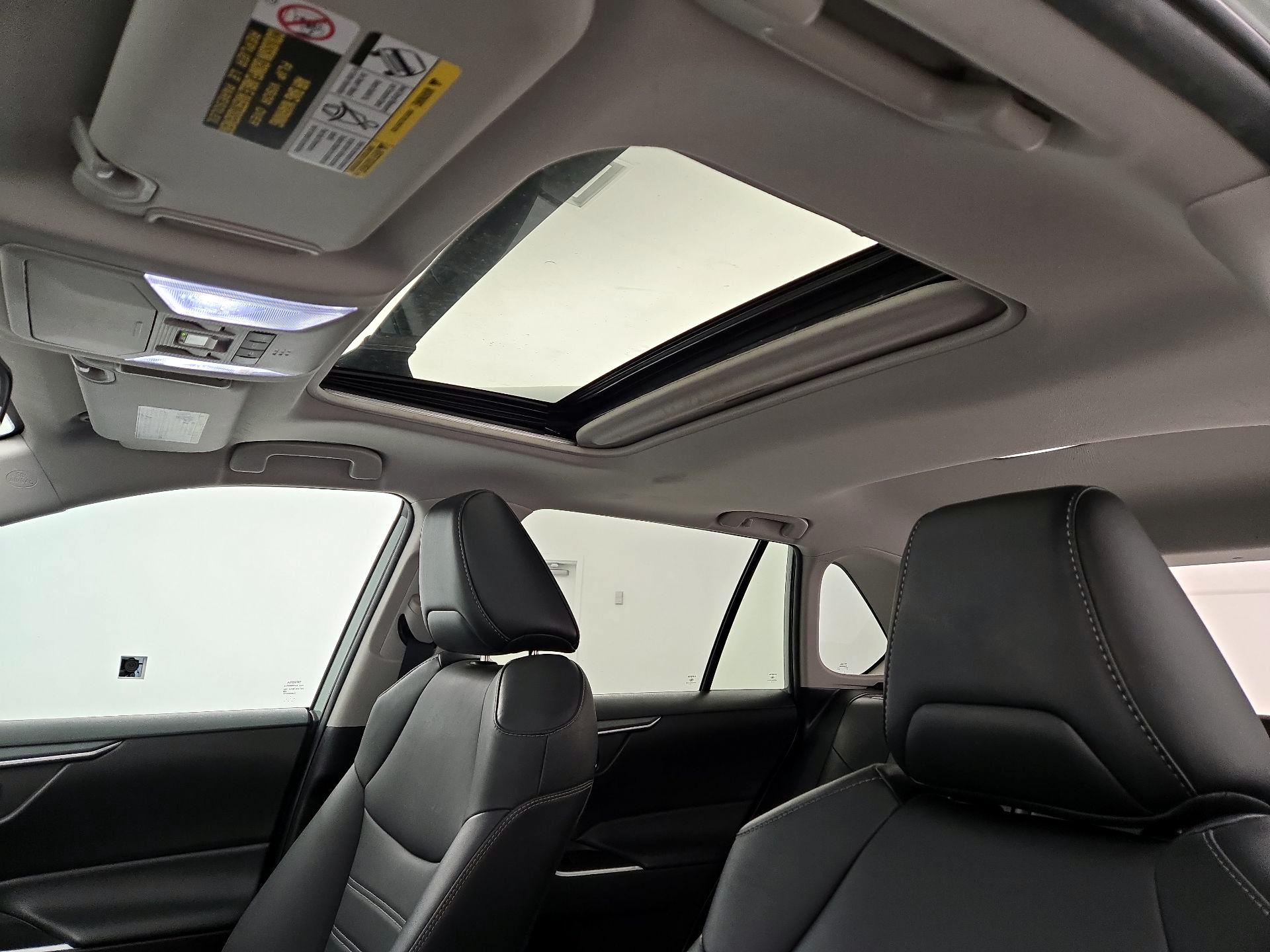 Thumbnail: 2022 Toyota RAV4 - 19