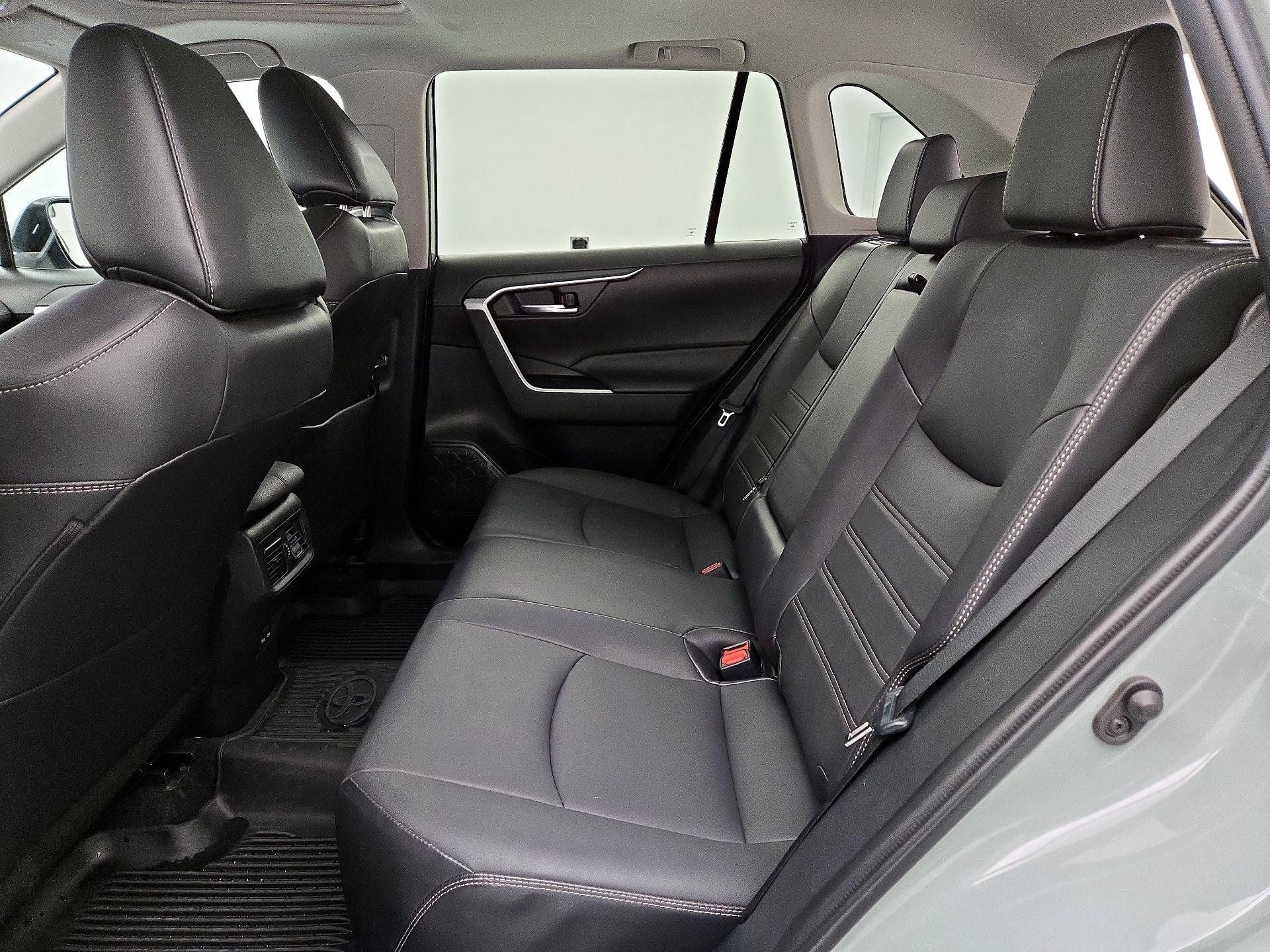 Thumbnail: 2022 Toyota RAV4 - 20