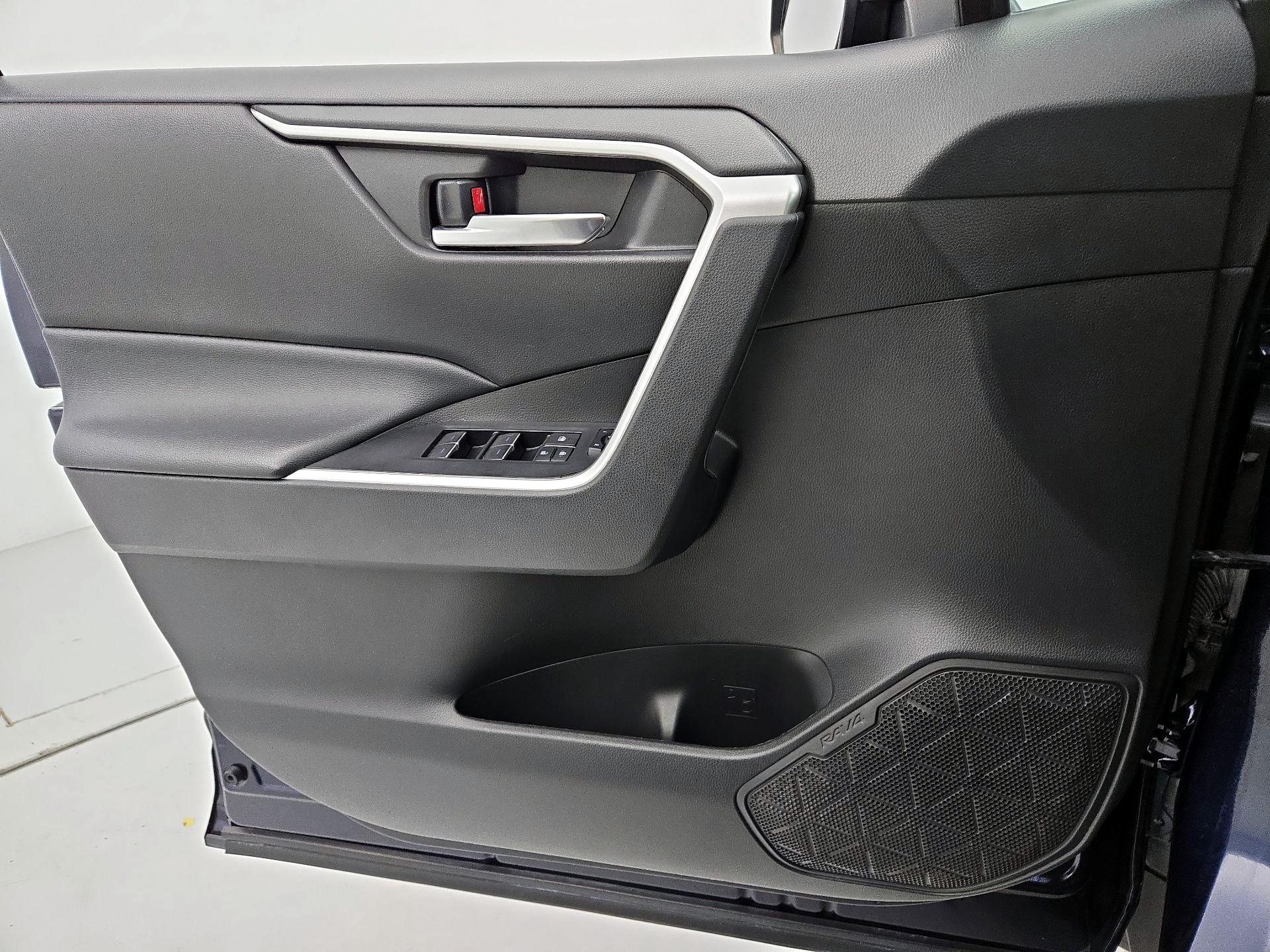 Thumbnail: 2022 Toyota RAV4 - 12