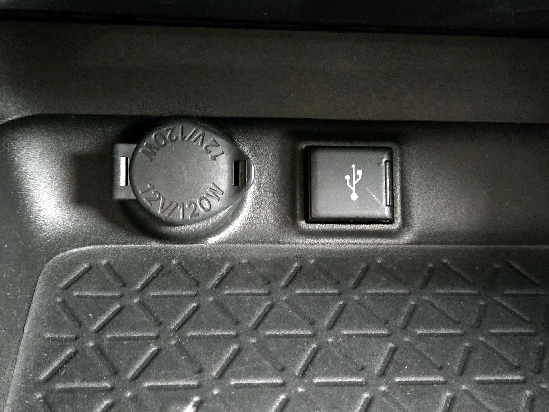 Thumbnail: 2022 Toyota RAV4 - 18