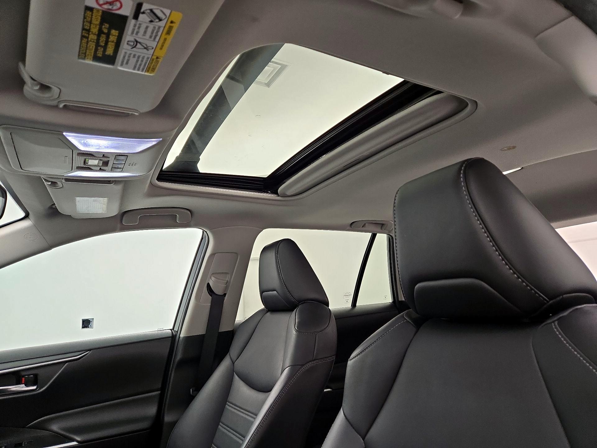 Thumbnail: 2022 Toyota RAV4 - 19