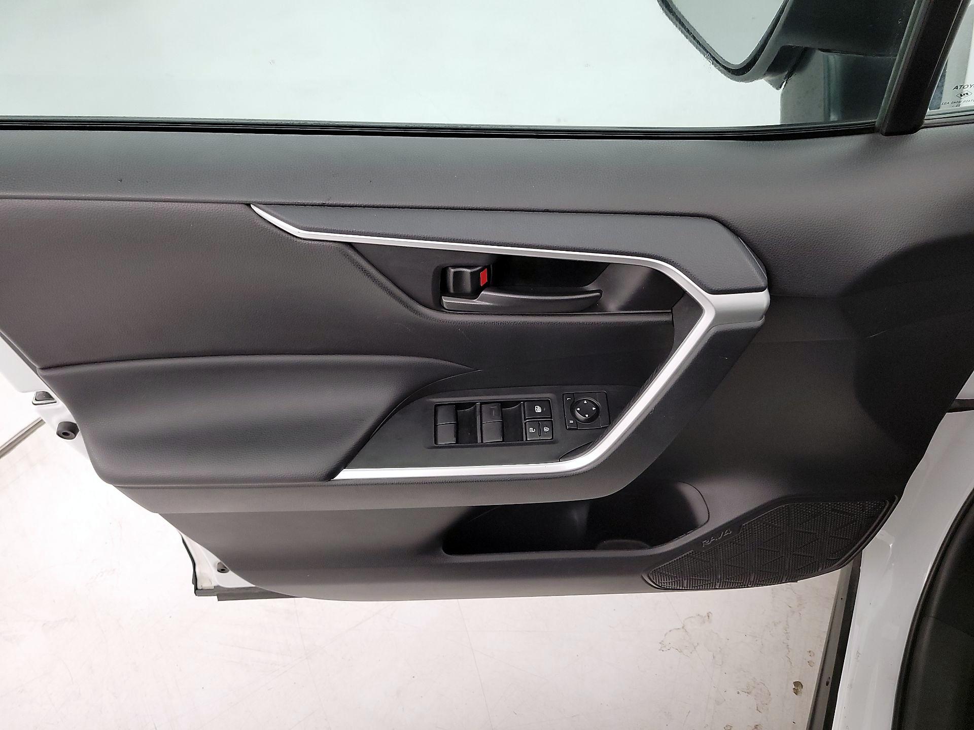 Thumbnail: 2024 Toyota RAV4 - 12