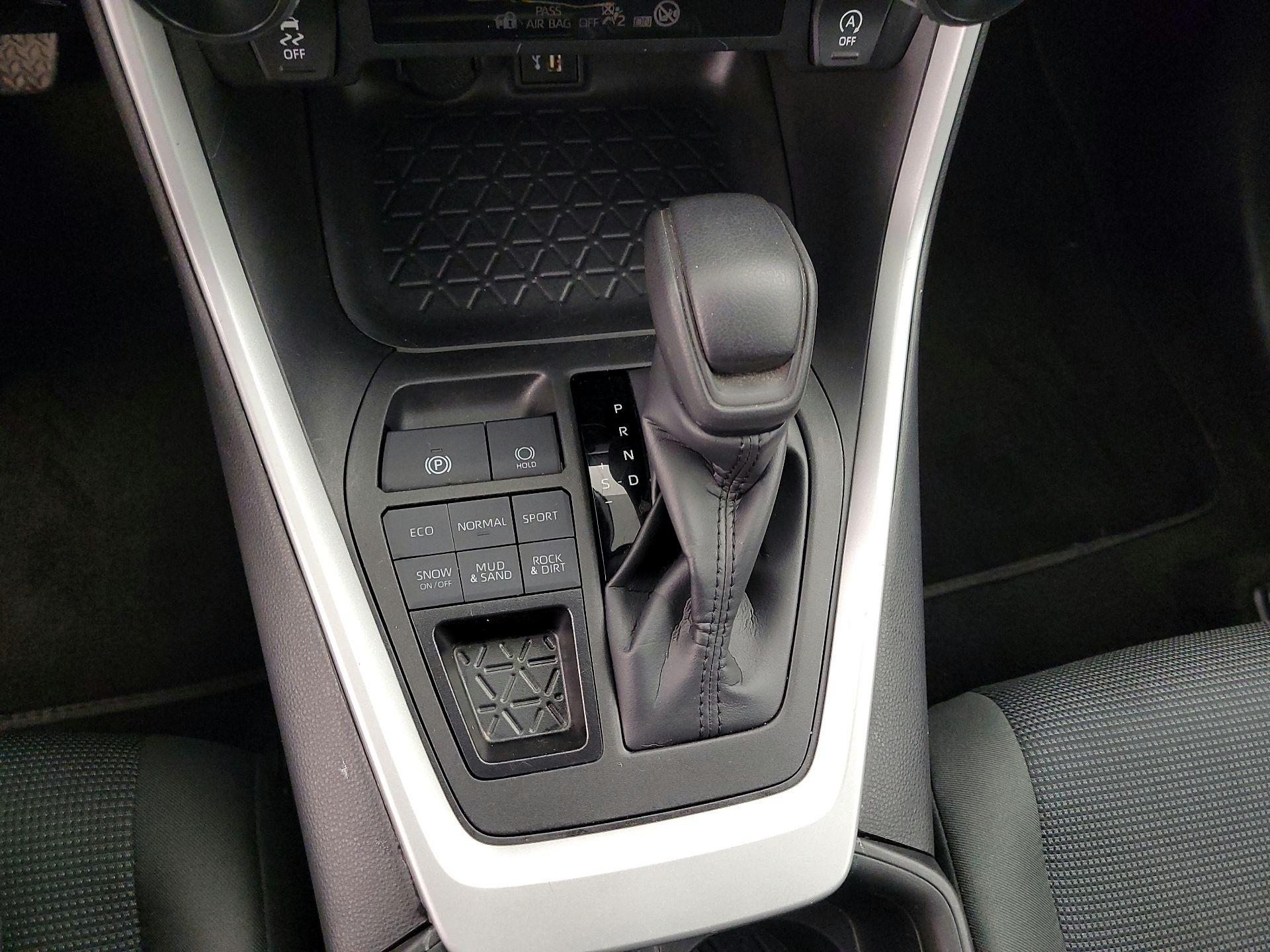 Thumbnail: 2024 Toyota RAV4 - 17