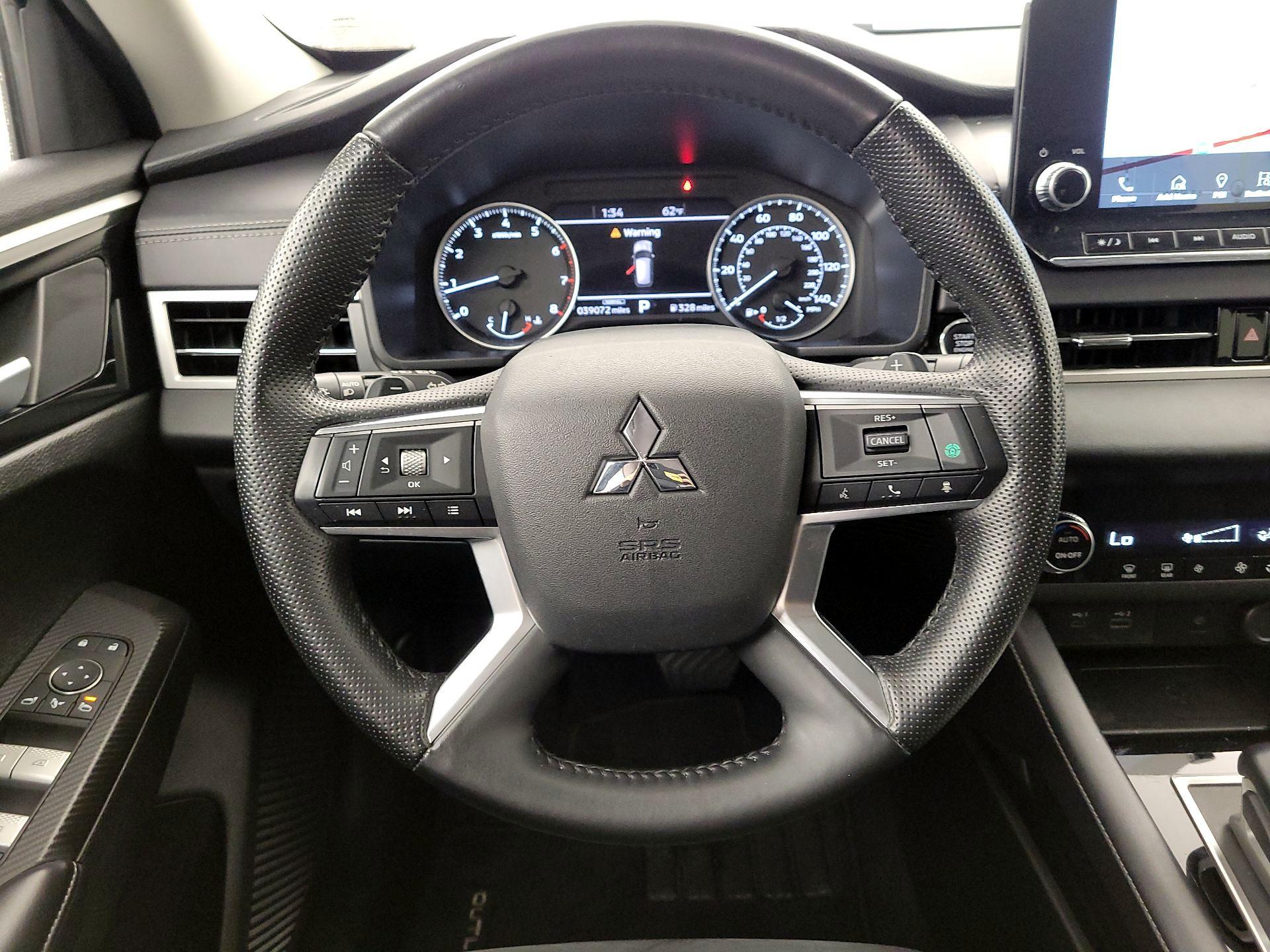 Thumbnail: 2024 Mitsubishi Outlander - 10