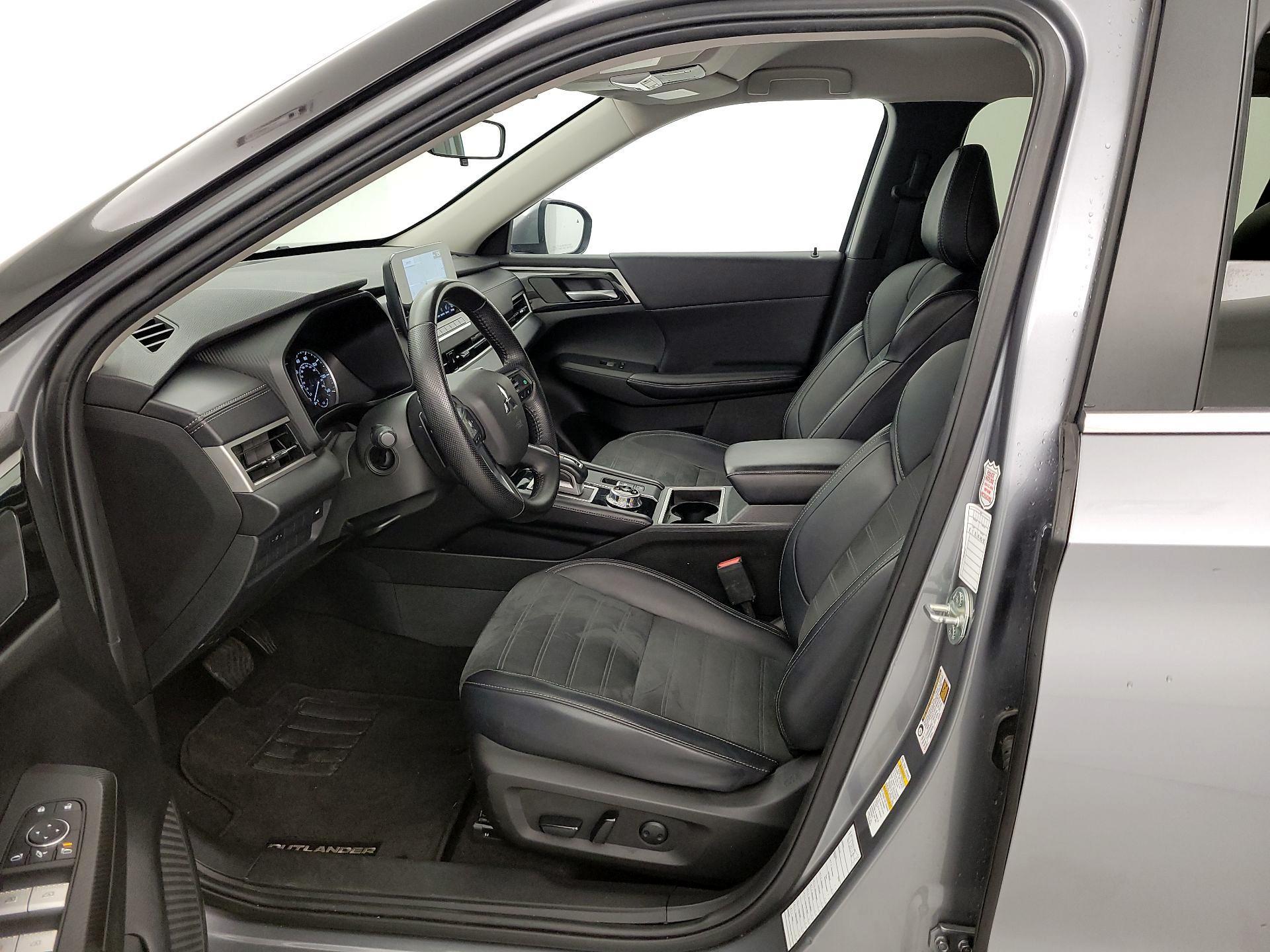 Thumbnail: 2024 Mitsubishi Outlander - 11