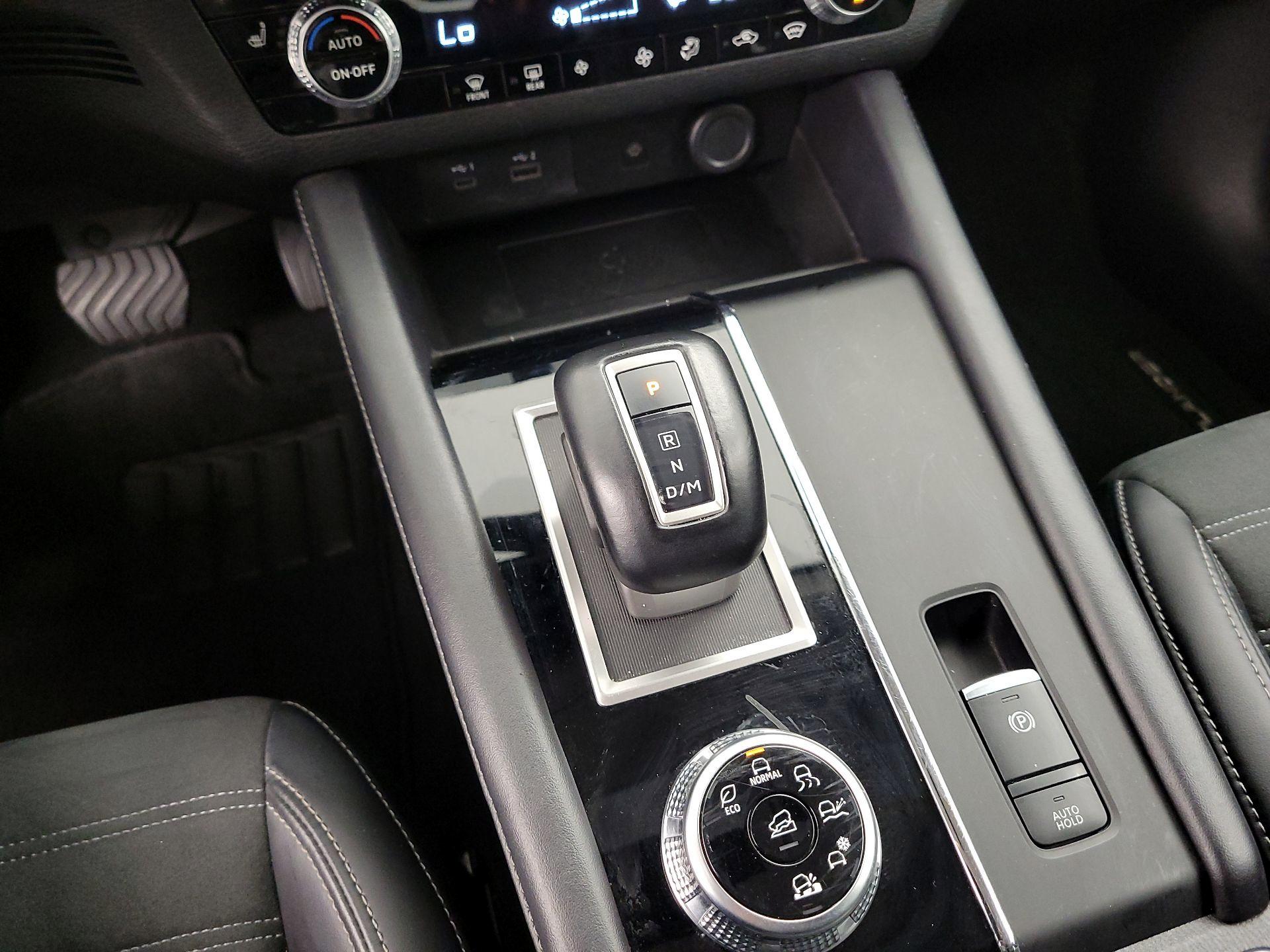 Thumbnail: 2024 Mitsubishi Outlander - 18