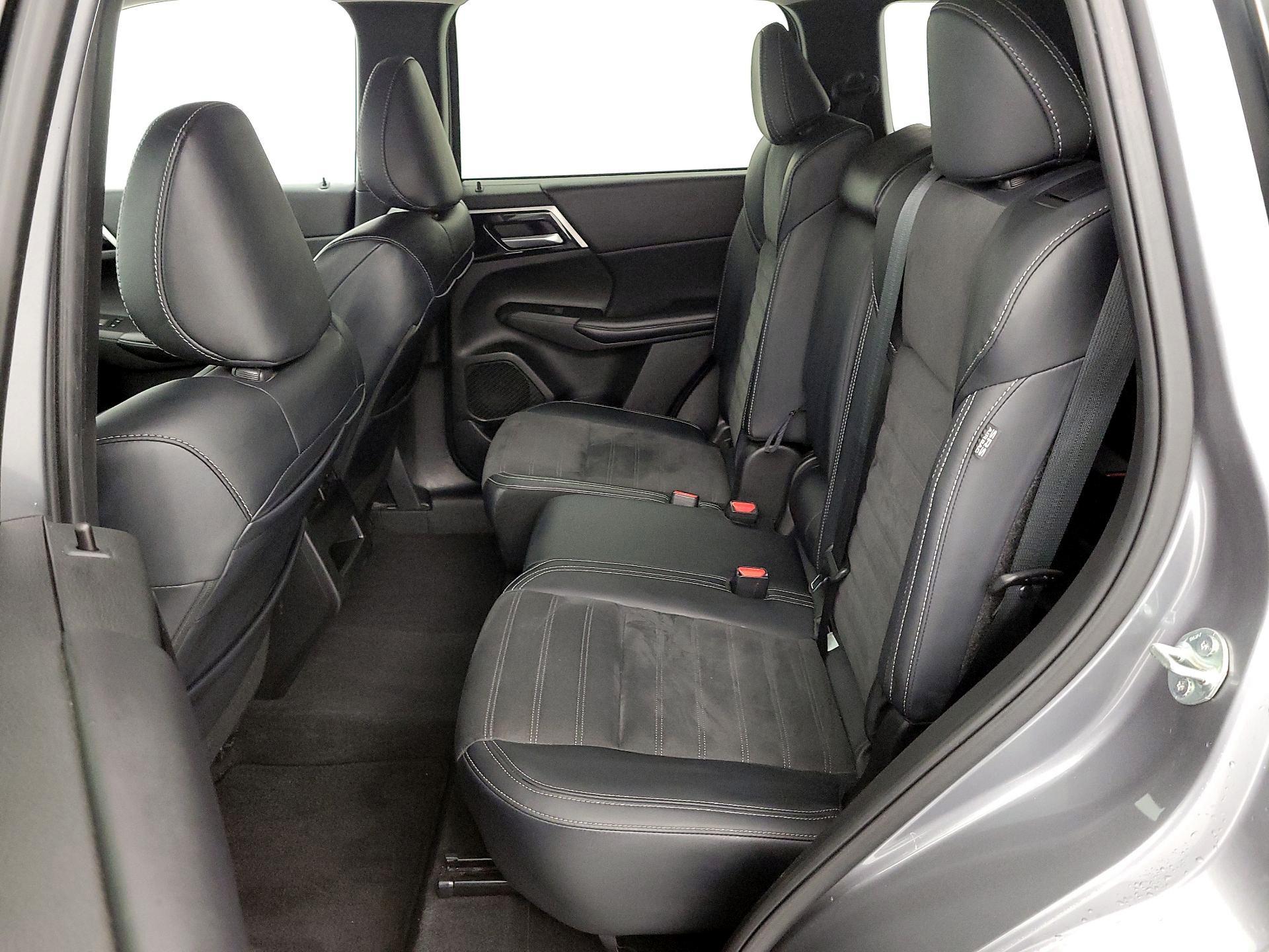 Thumbnail: 2024 Mitsubishi Outlander - 20