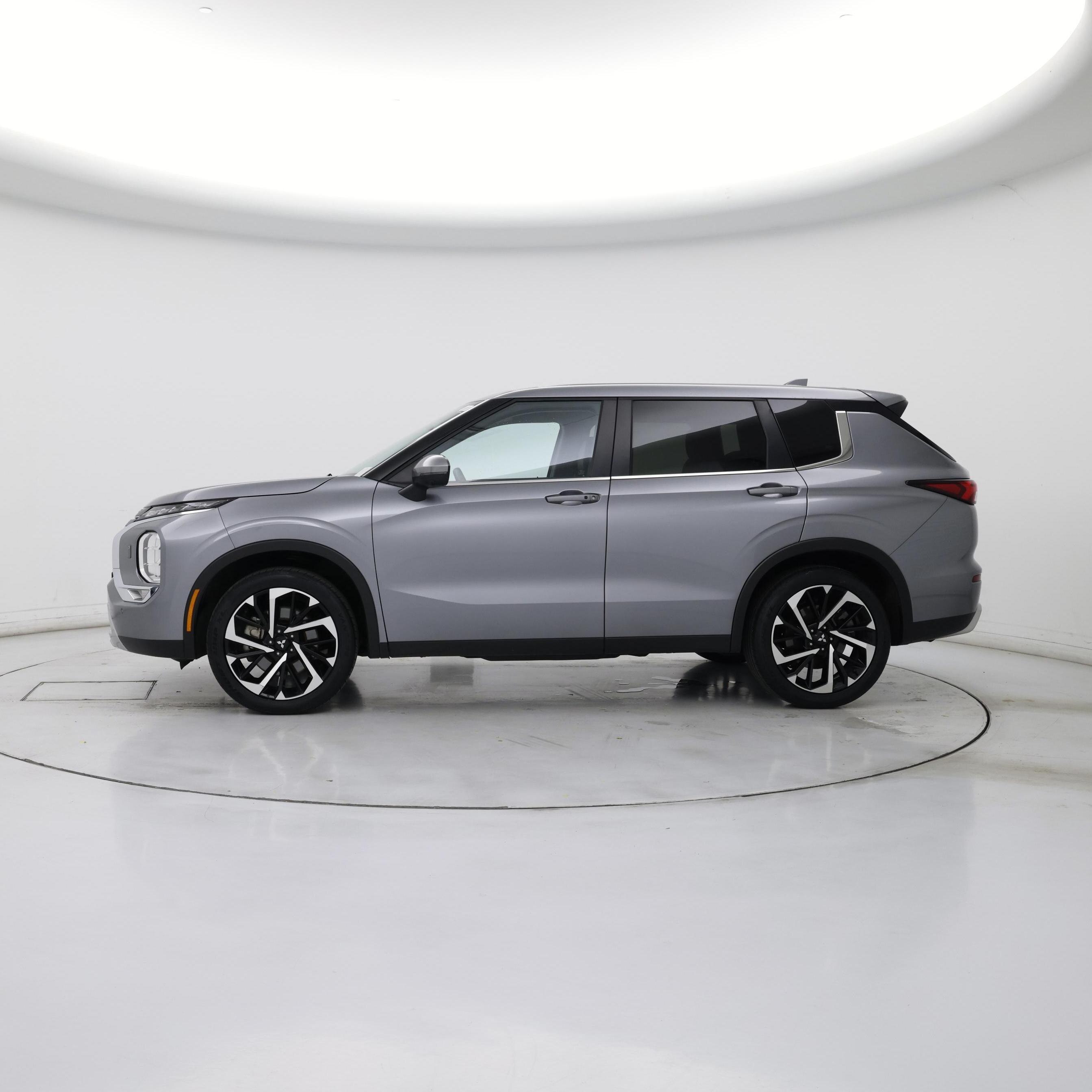 Thumbnail: 2024 Mitsubishi Outlander - 3