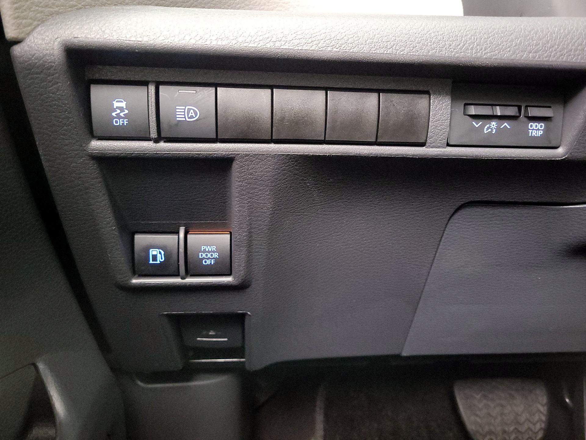 Thumbnail: 2024 Toyota Sienna - 13