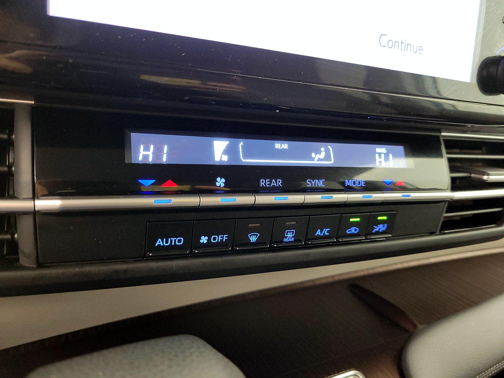 Thumbnail: 2024 Toyota Sienna - 16