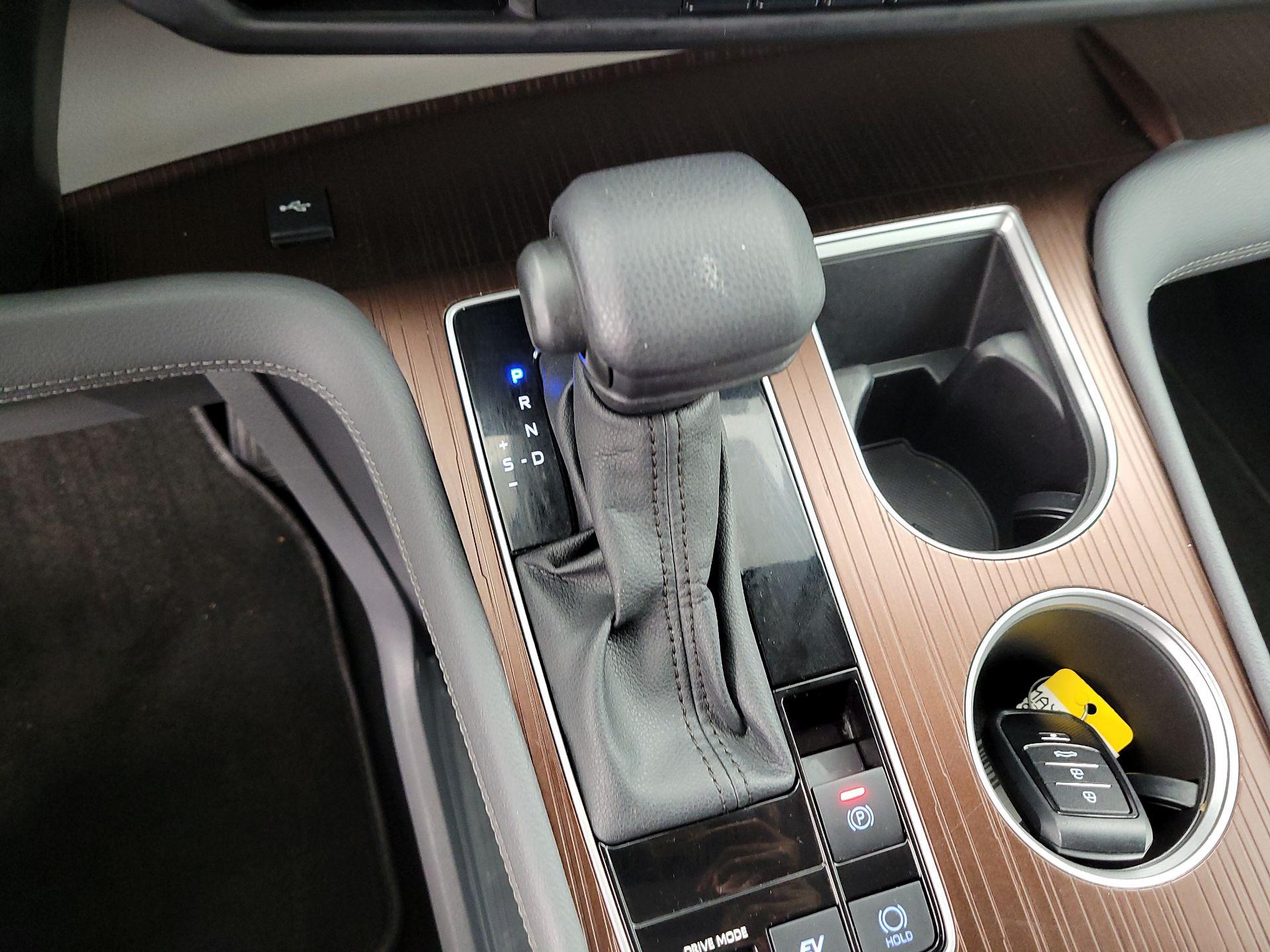 Thumbnail: 2024 Toyota Sienna - 17