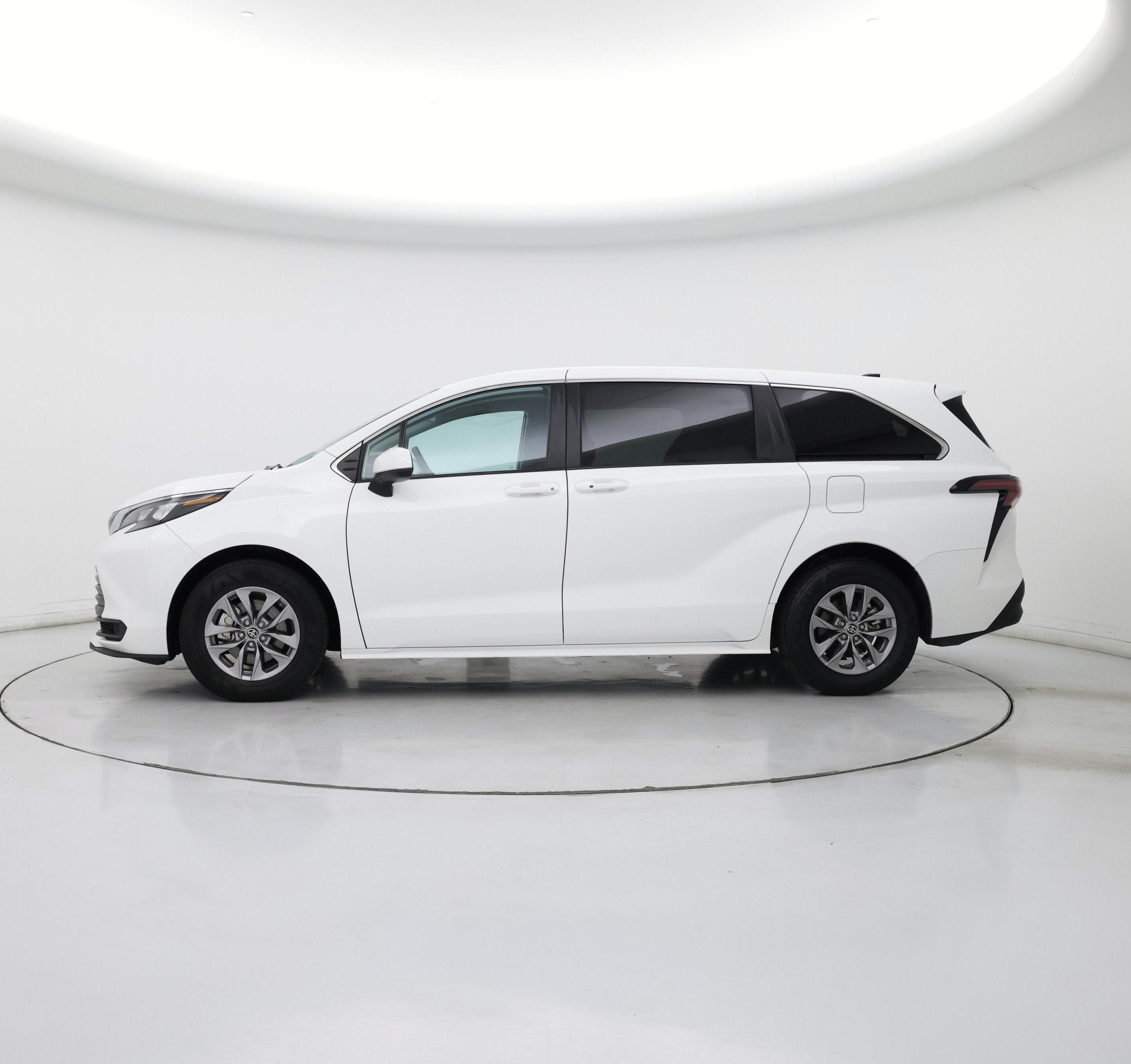 Thumbnail: 2024 Toyota Sienna - 3