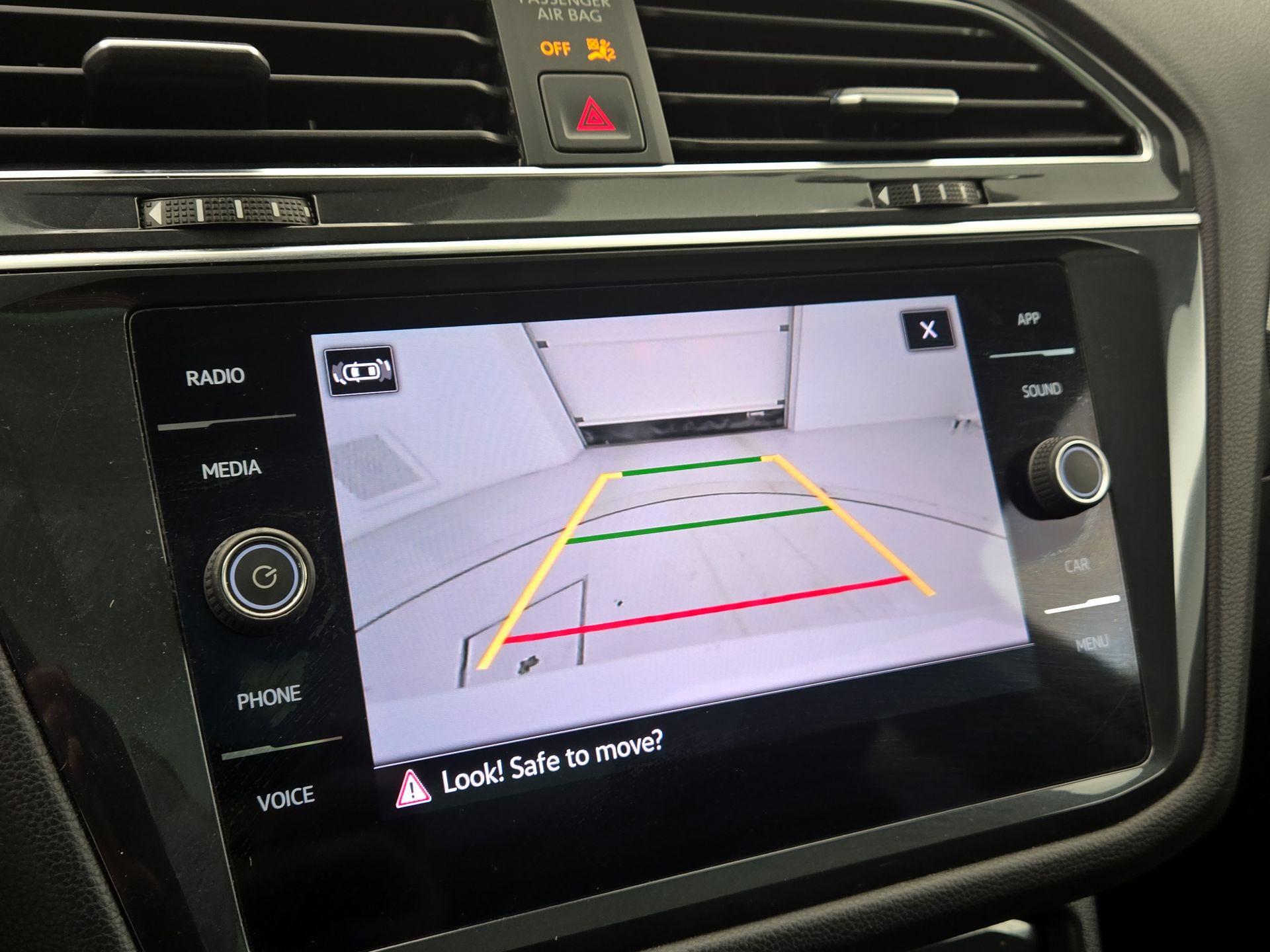 Thumbnail: 2023 Volkswagen Tiguan - 14