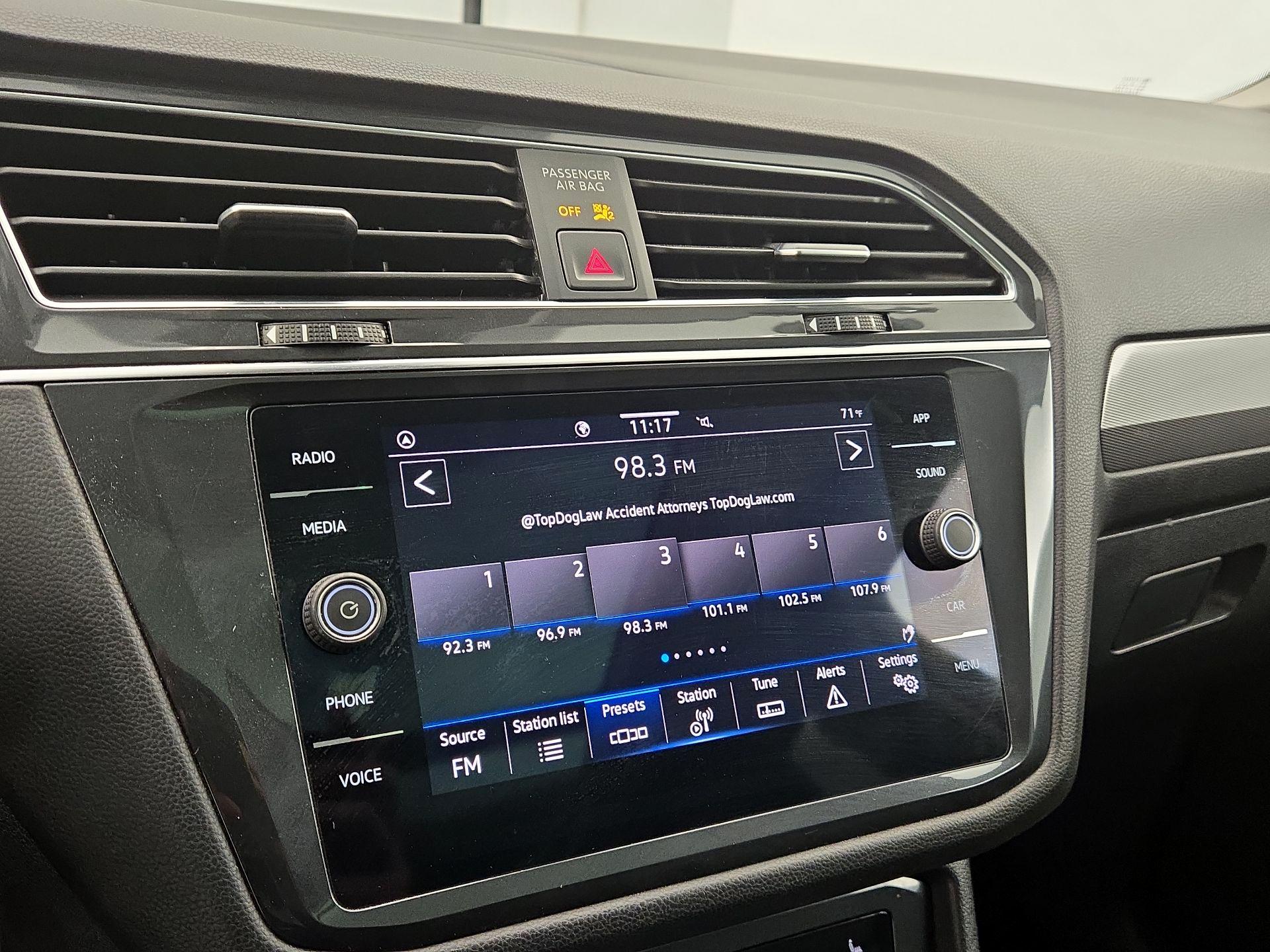 Thumbnail: 2023 Volkswagen Tiguan - 15