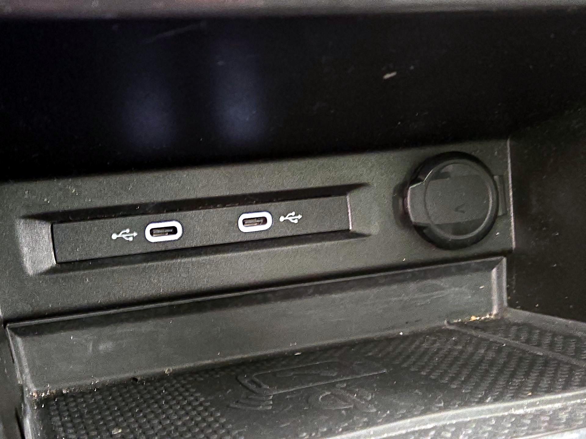 Thumbnail: 2023 Volkswagen Tiguan - 18