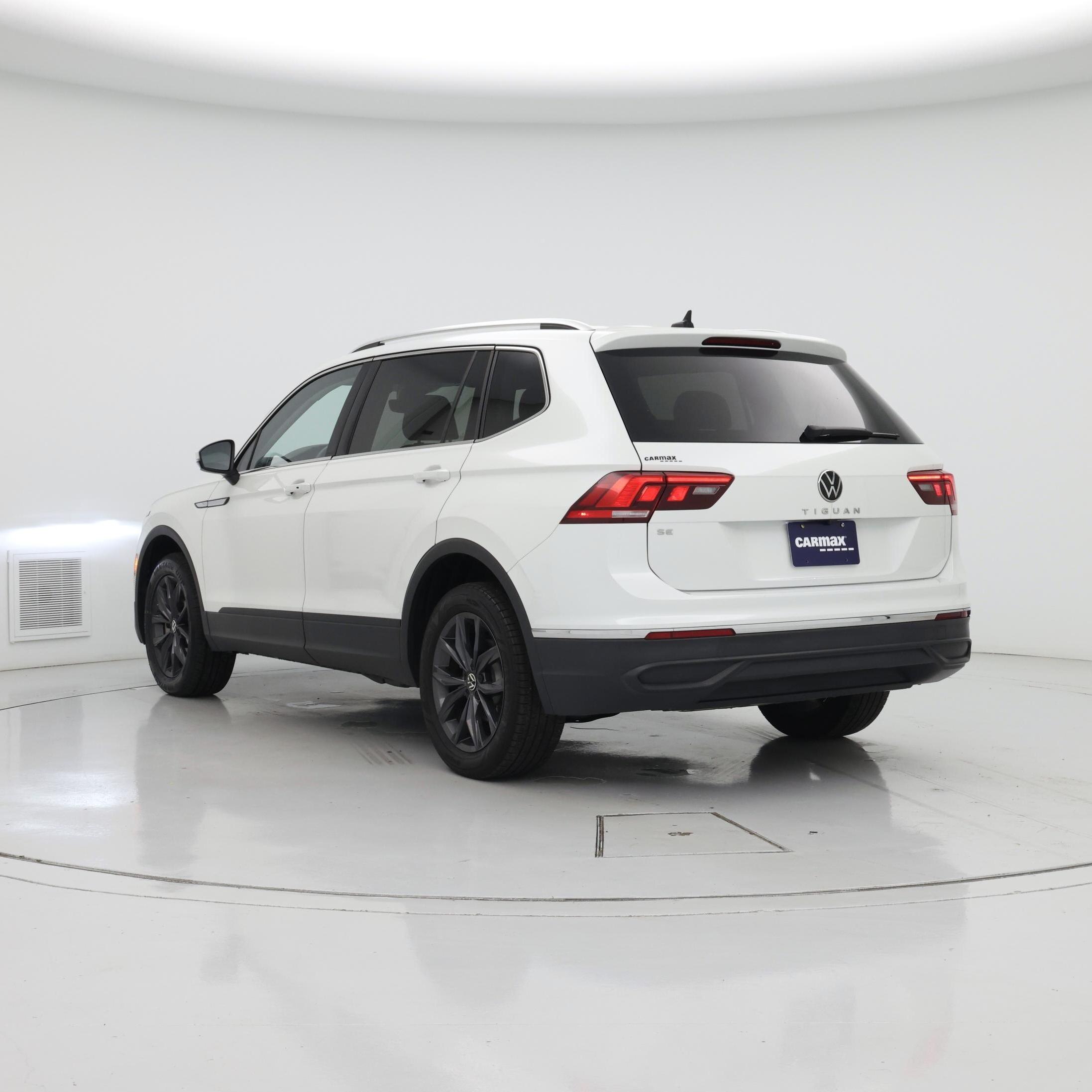 Thumbnail: 2023 Volkswagen Tiguan - 2