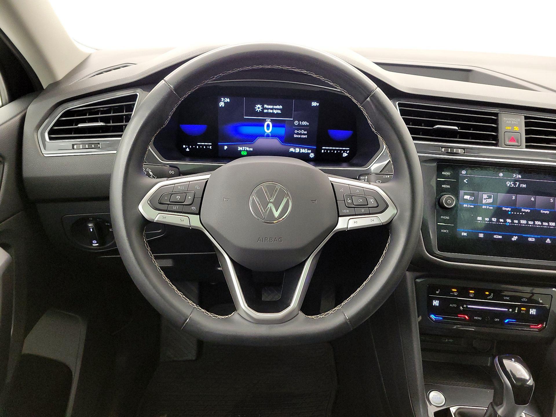 Thumbnail: 2022 Volkswagen Tiguan - 10