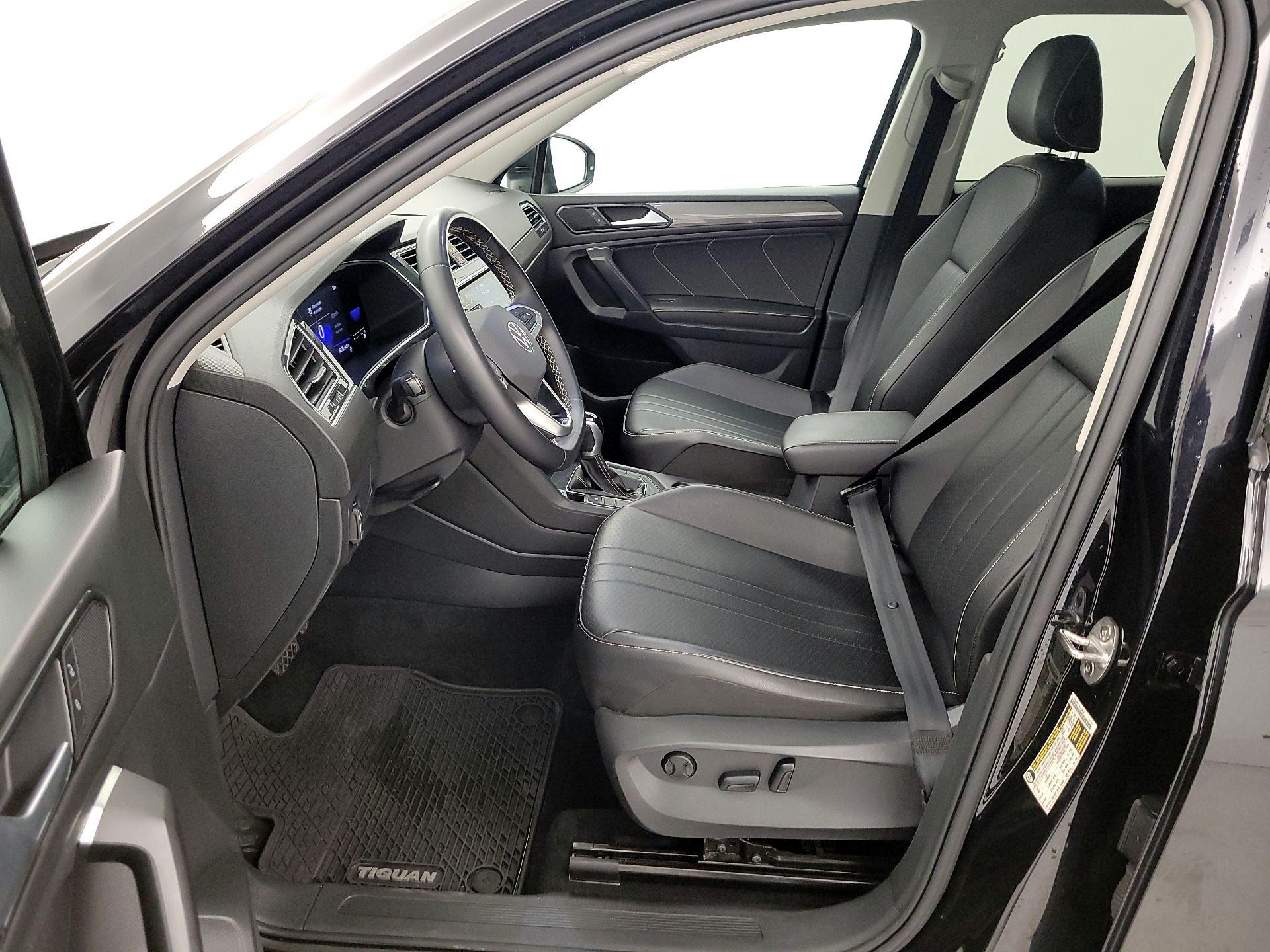 Thumbnail: 2022 Volkswagen Tiguan - 11