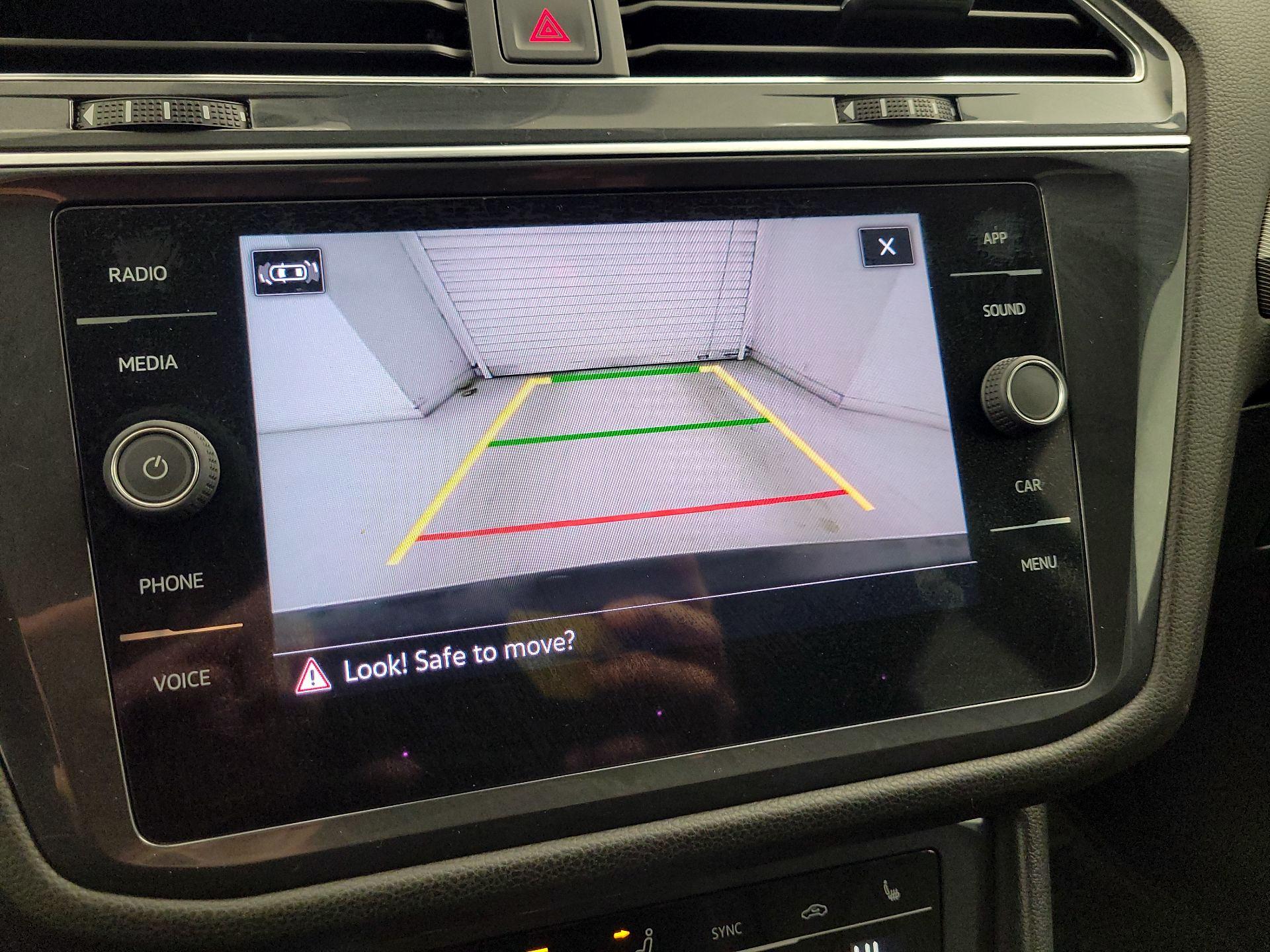 Thumbnail: 2022 Volkswagen Tiguan - 14