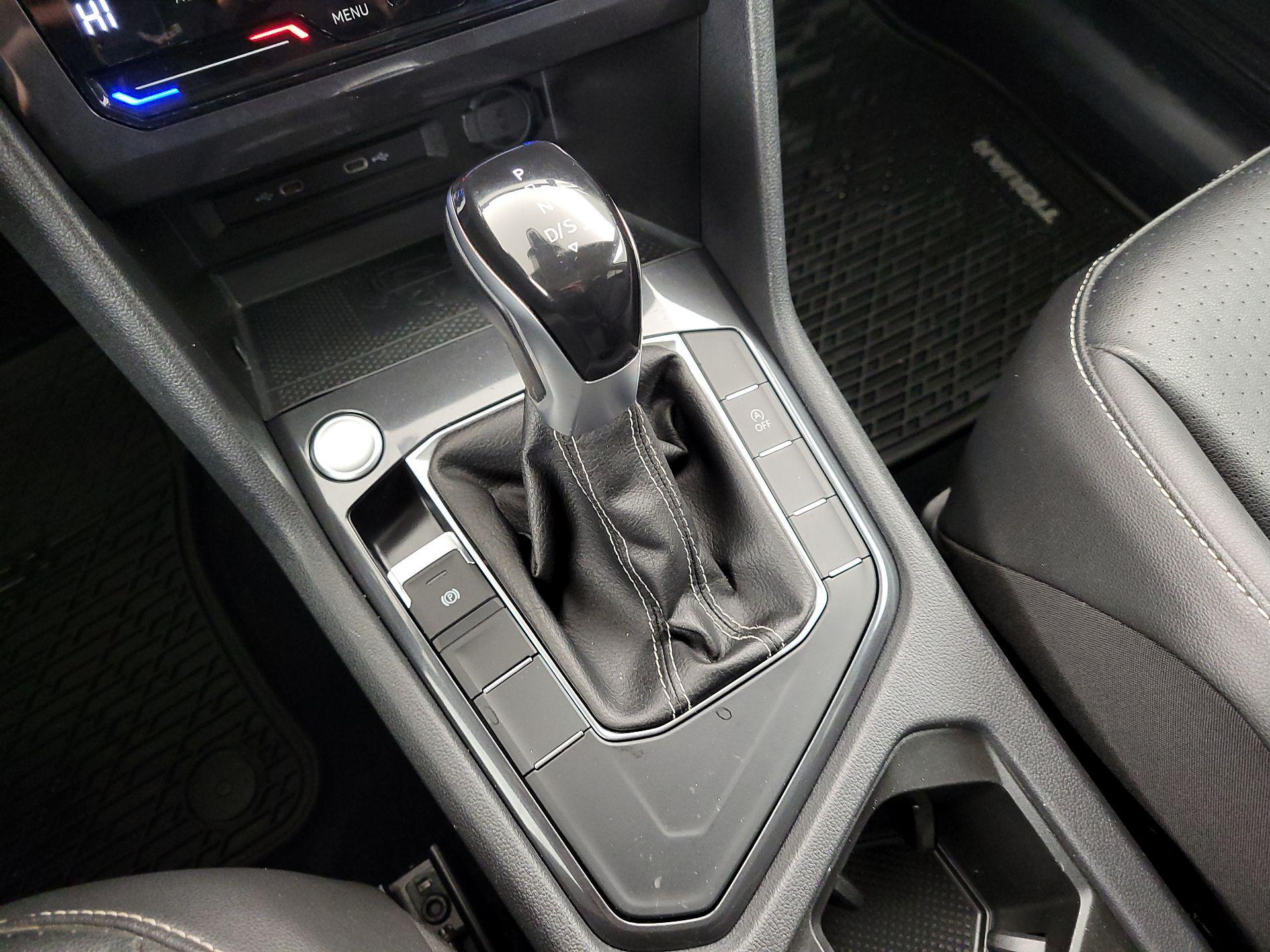 Thumbnail: 2022 Volkswagen Tiguan - 17