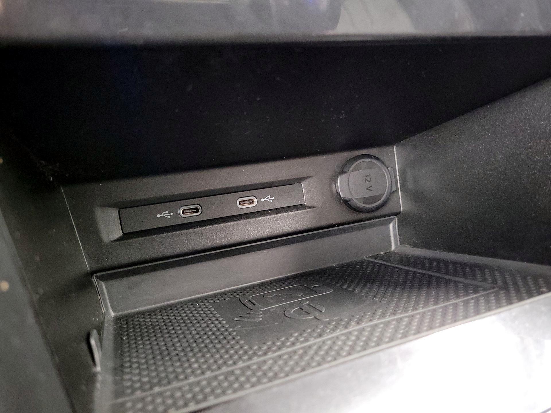 Thumbnail: 2022 Volkswagen Tiguan - 18