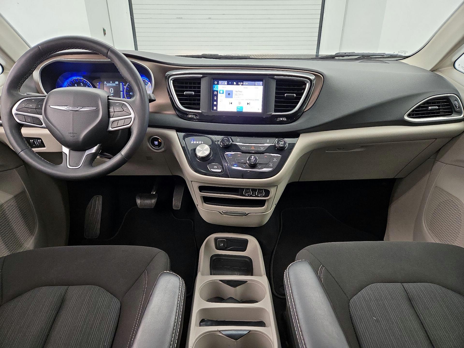 Thumbnail: 2023 Chrysler Voyager - 9