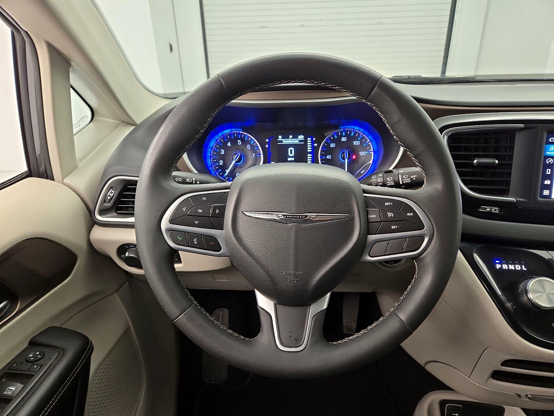 Thumbnail: 2023 Chrysler Voyager - 10