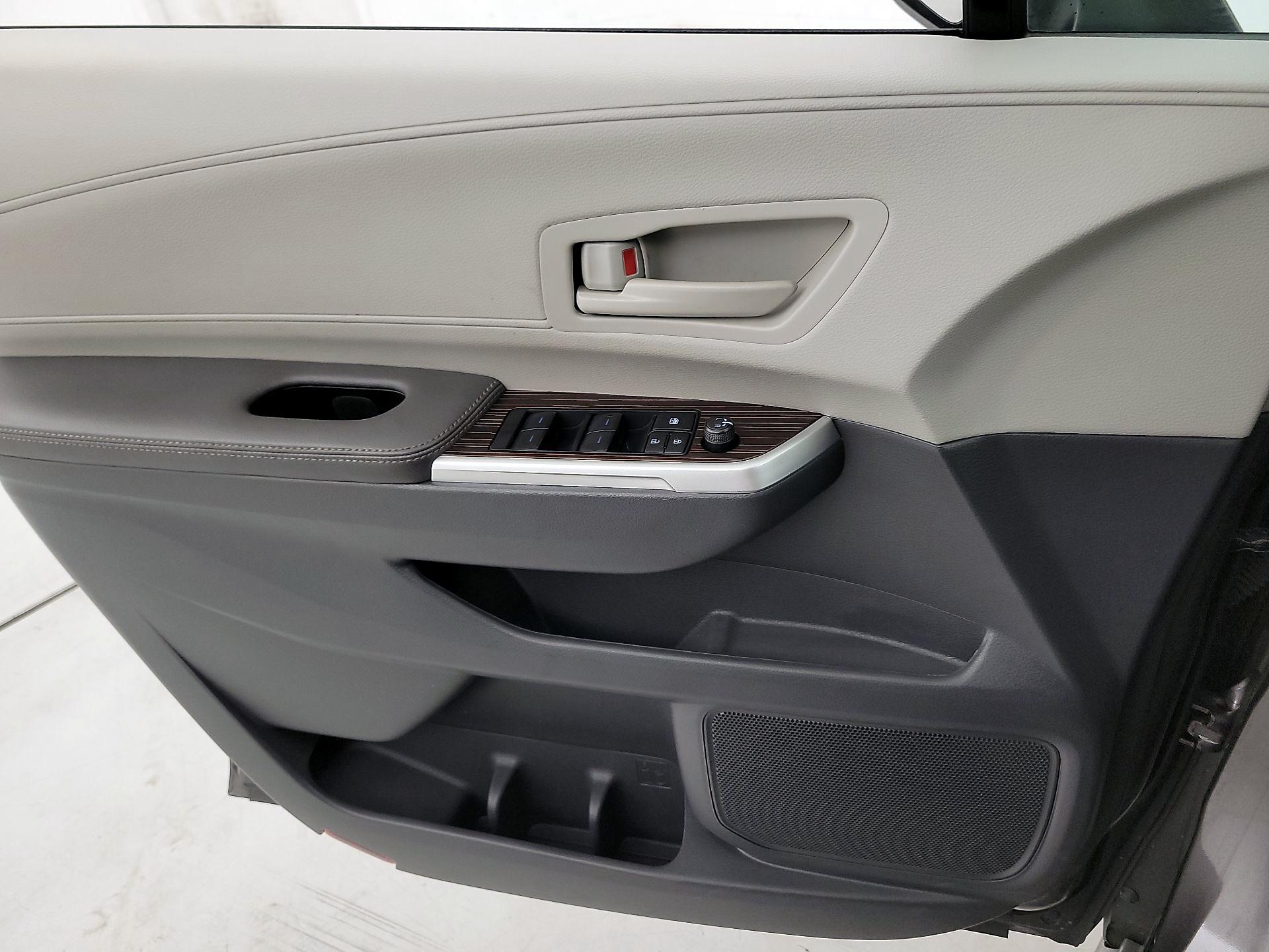 Thumbnail: 2024 Toyota Sienna - 12