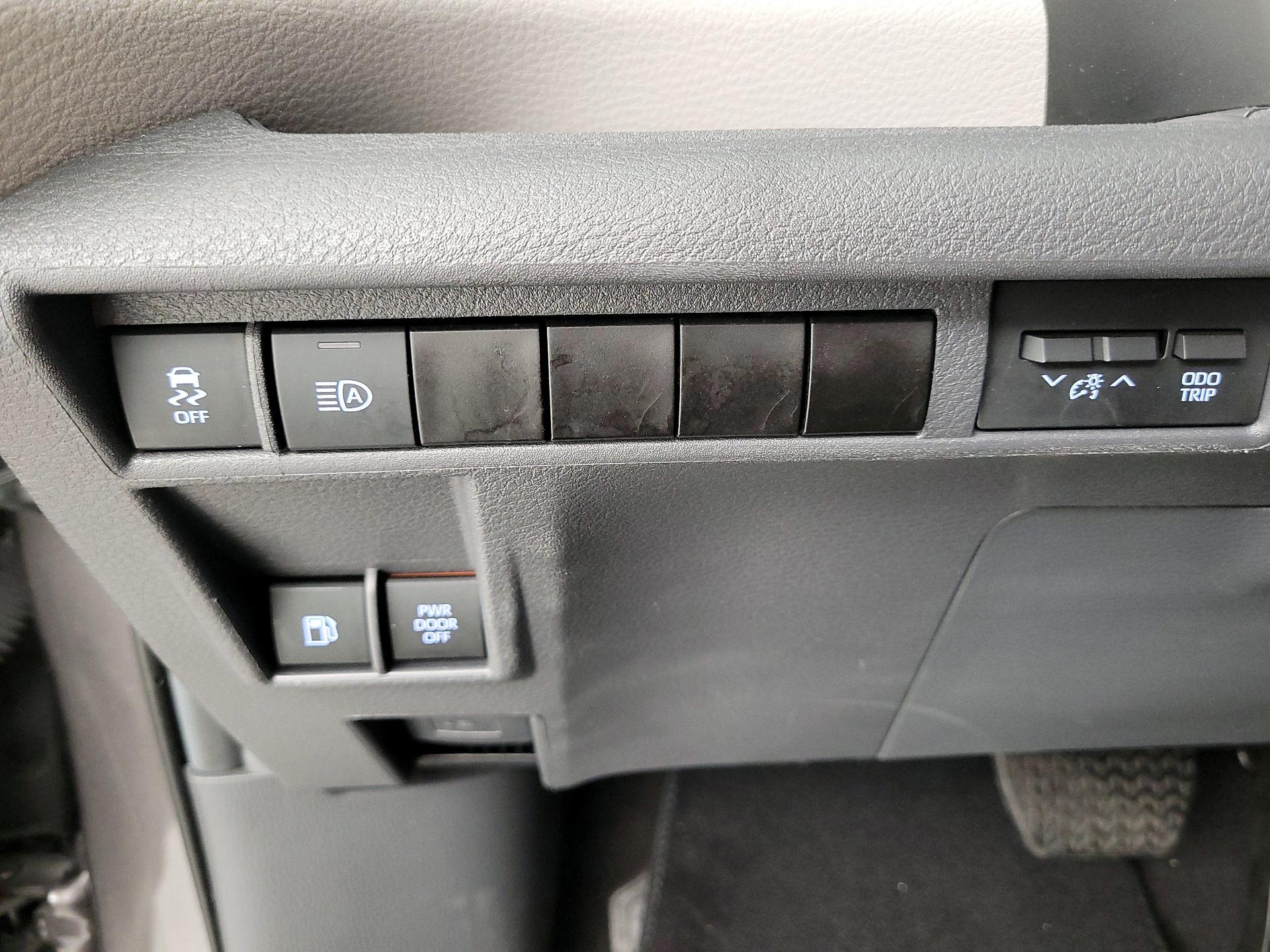 Thumbnail: 2024 Toyota Sienna - 13