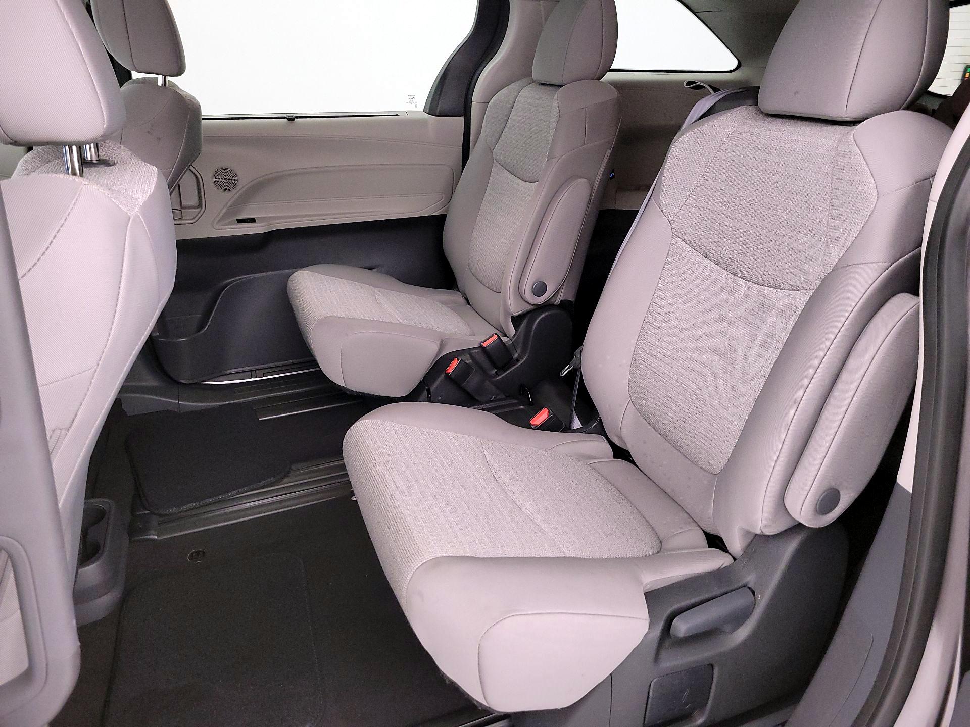 Thumbnail: 2024 Toyota Sienna - 19