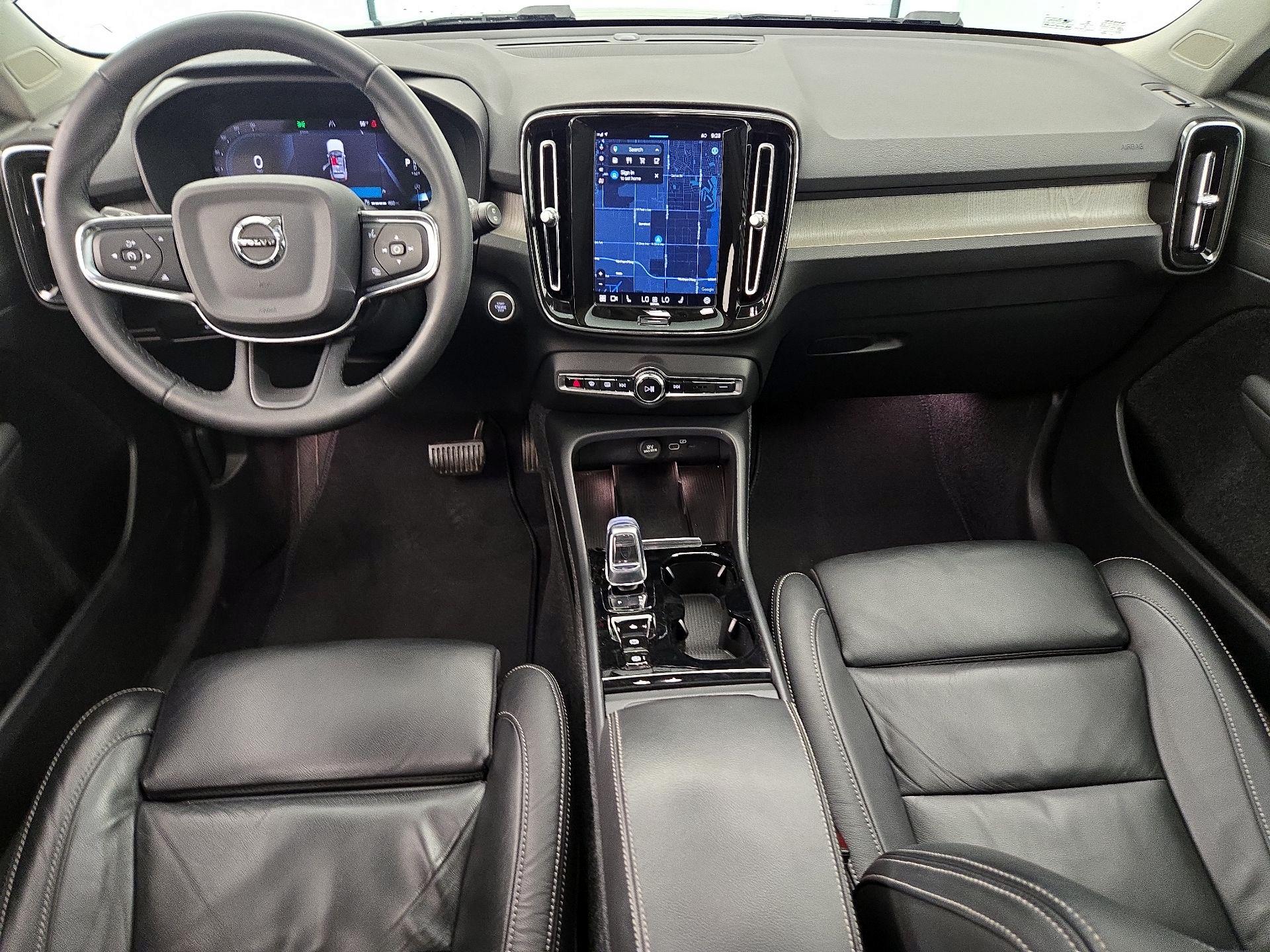 Thumbnail: 2023 Volvo XC40 - 9