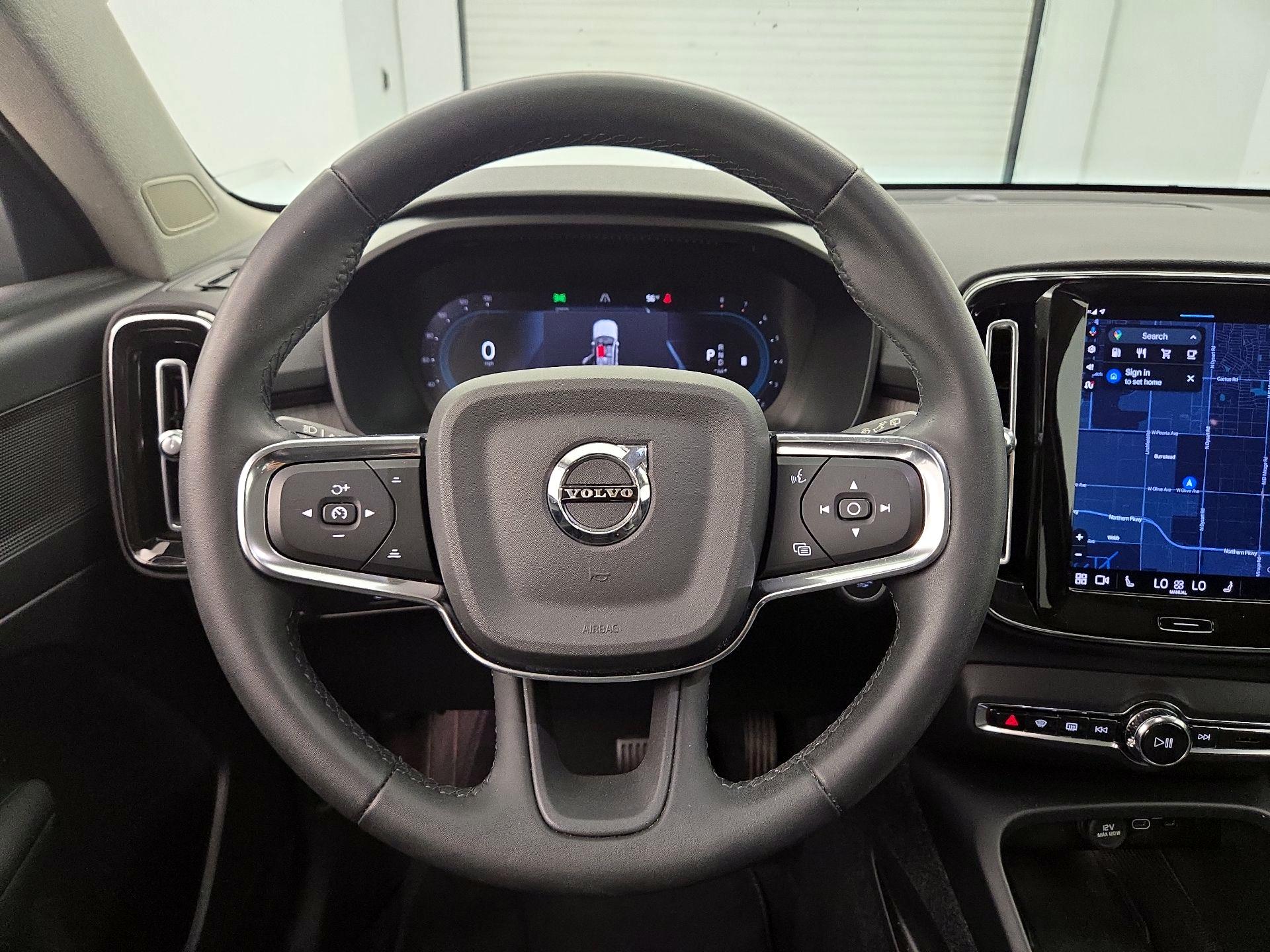 Thumbnail: 2023 Volvo XC40 - 10