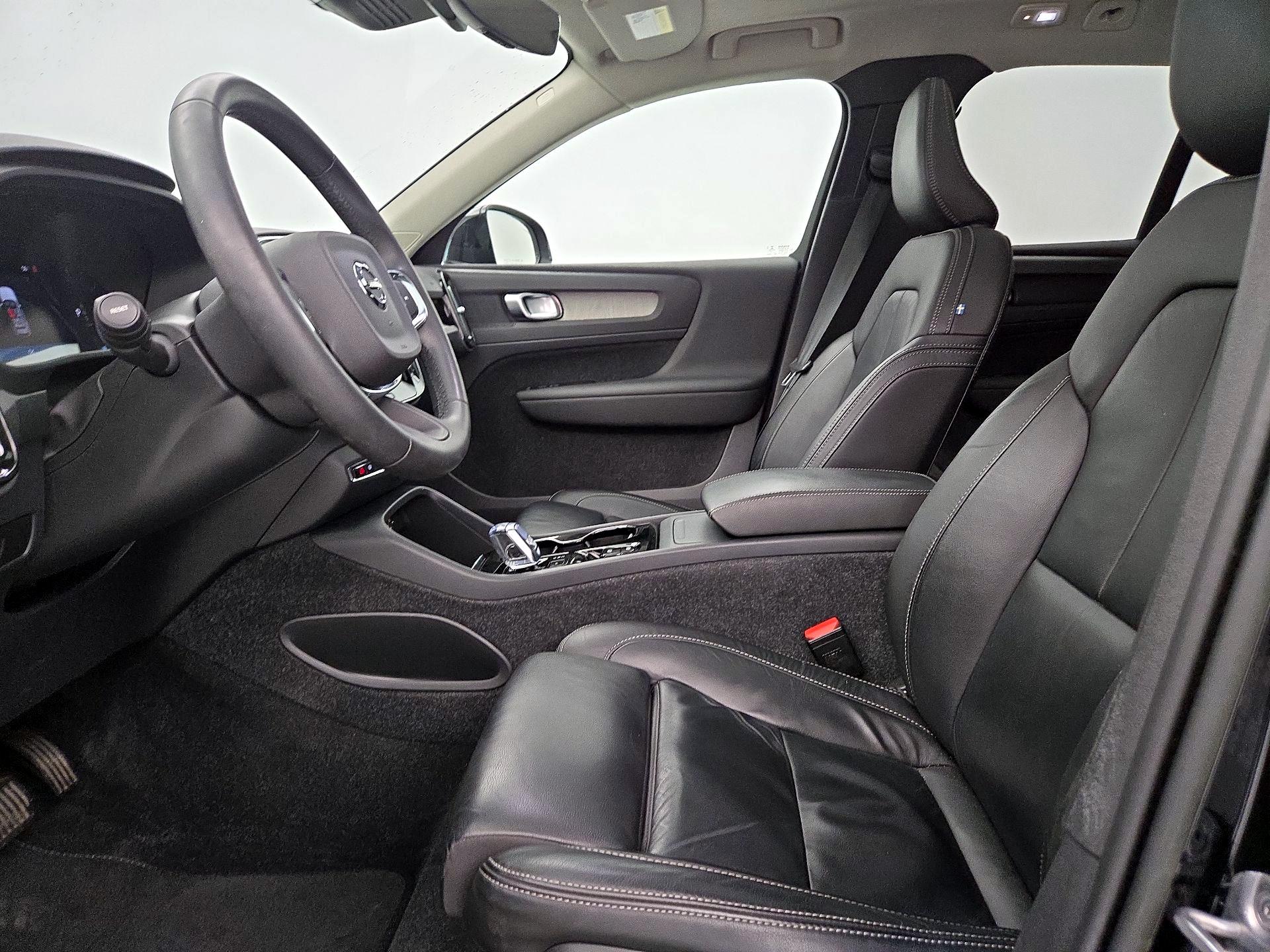 Thumbnail: 2023 Volvo XC40 - 11